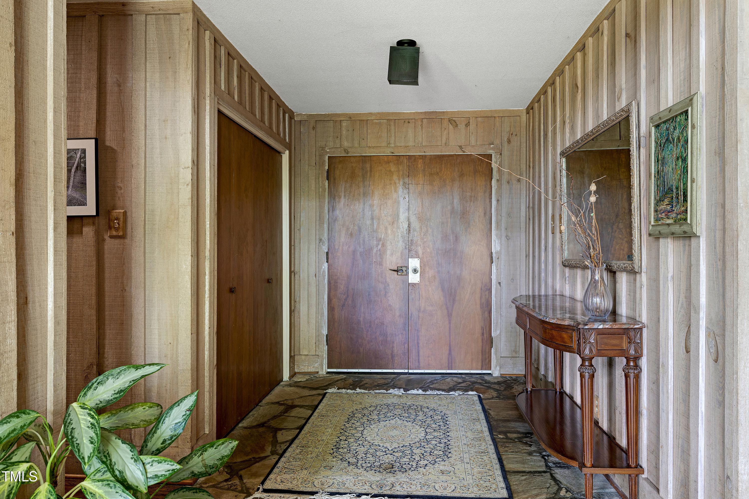 2144 Lakeshore Court