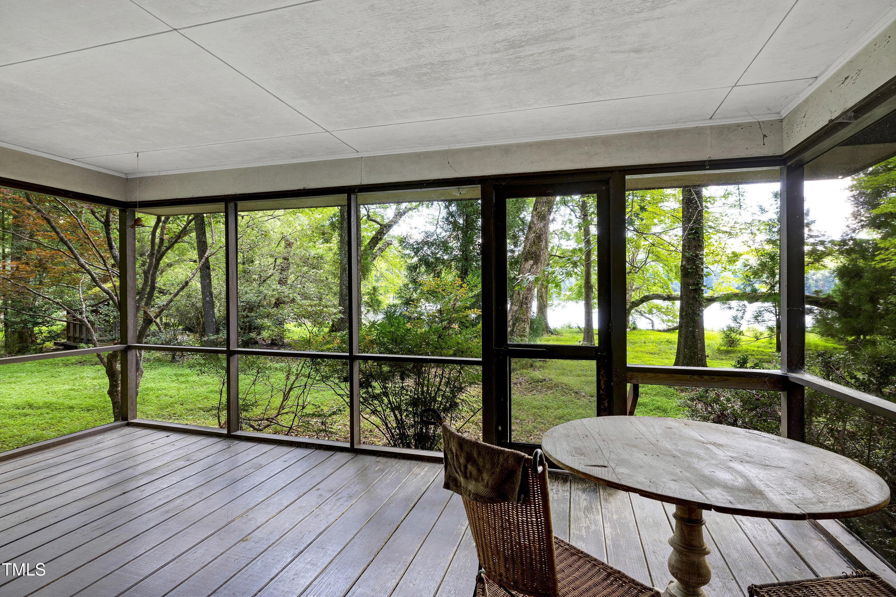 2144 Lakeshore Court