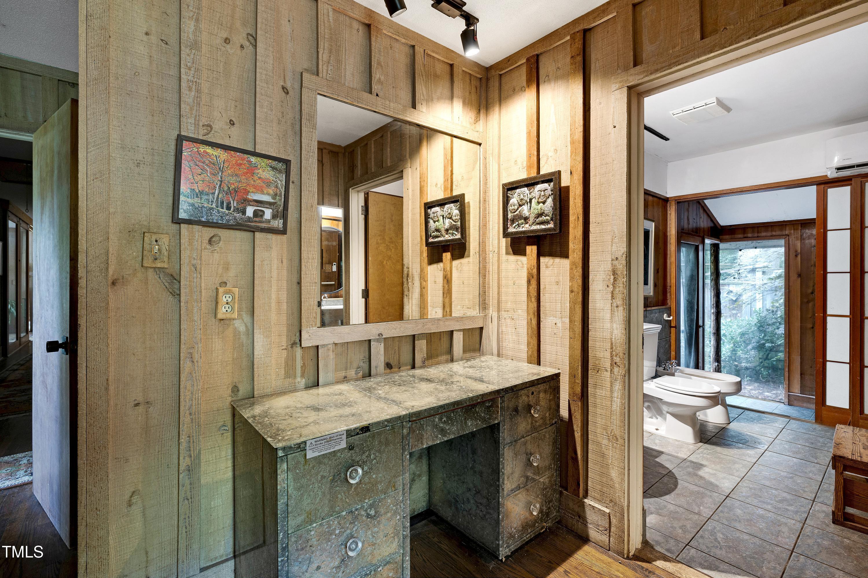 2144 Lakeshore Court