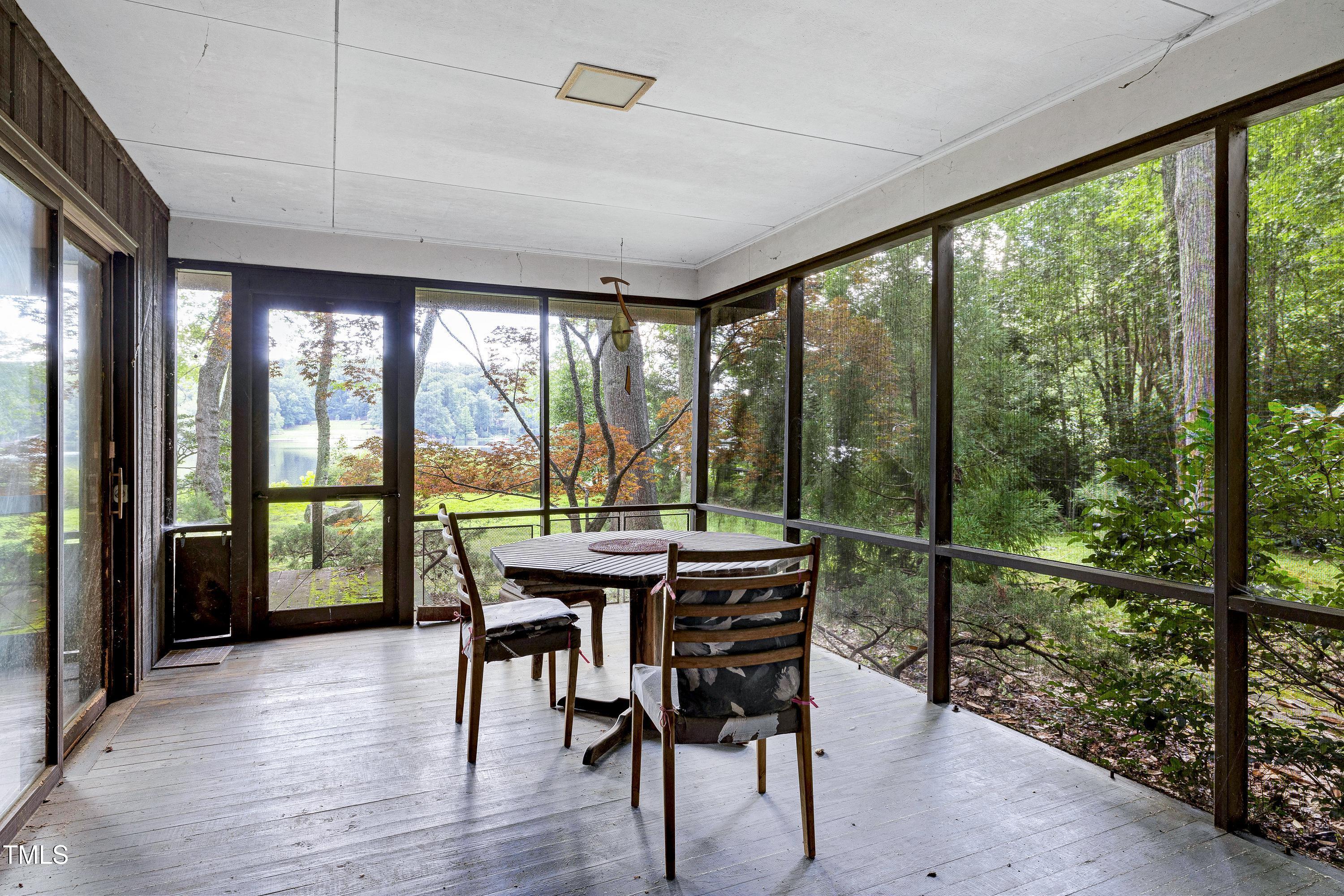 2144 Lakeshore Court