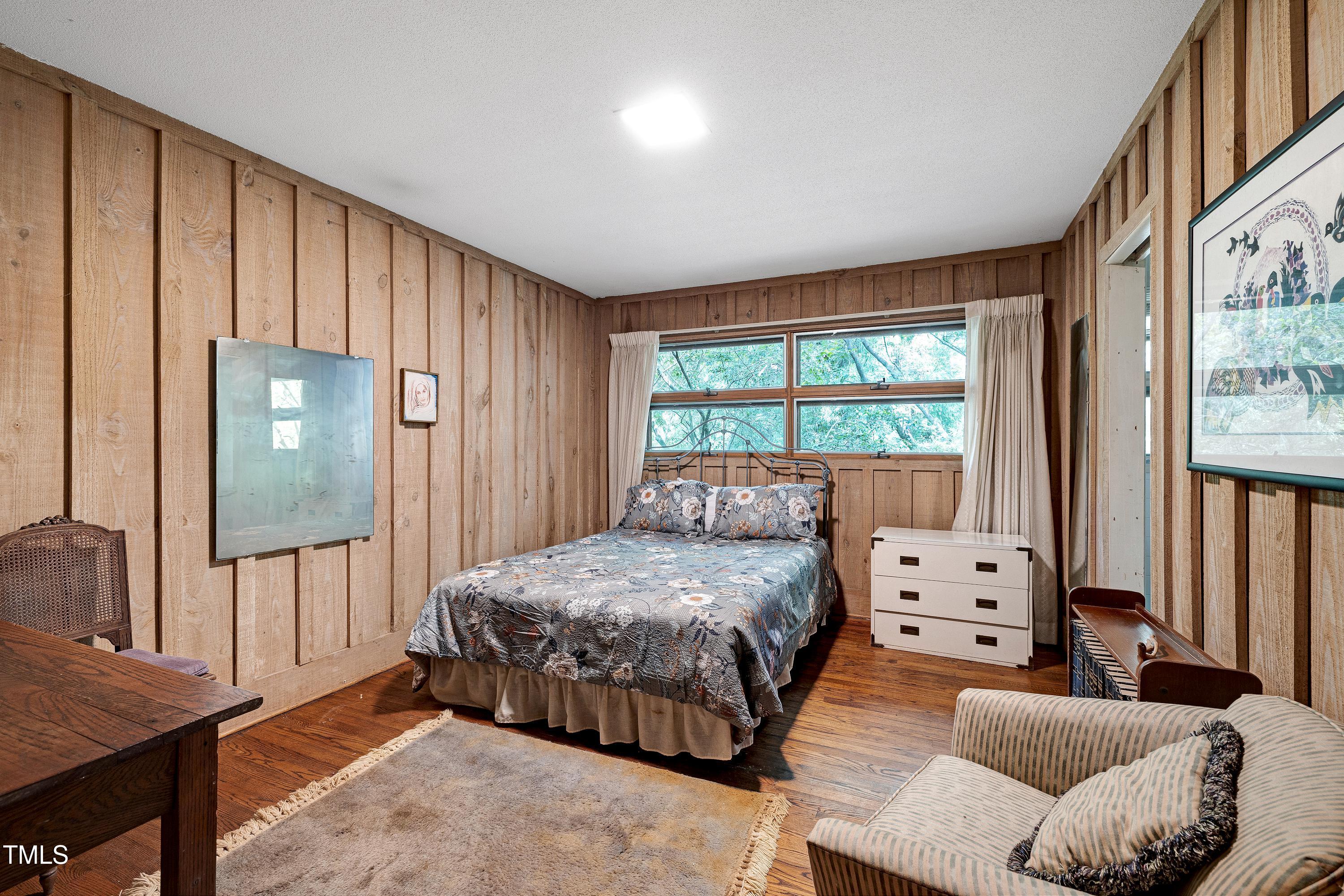 2144 Lakeshore Court