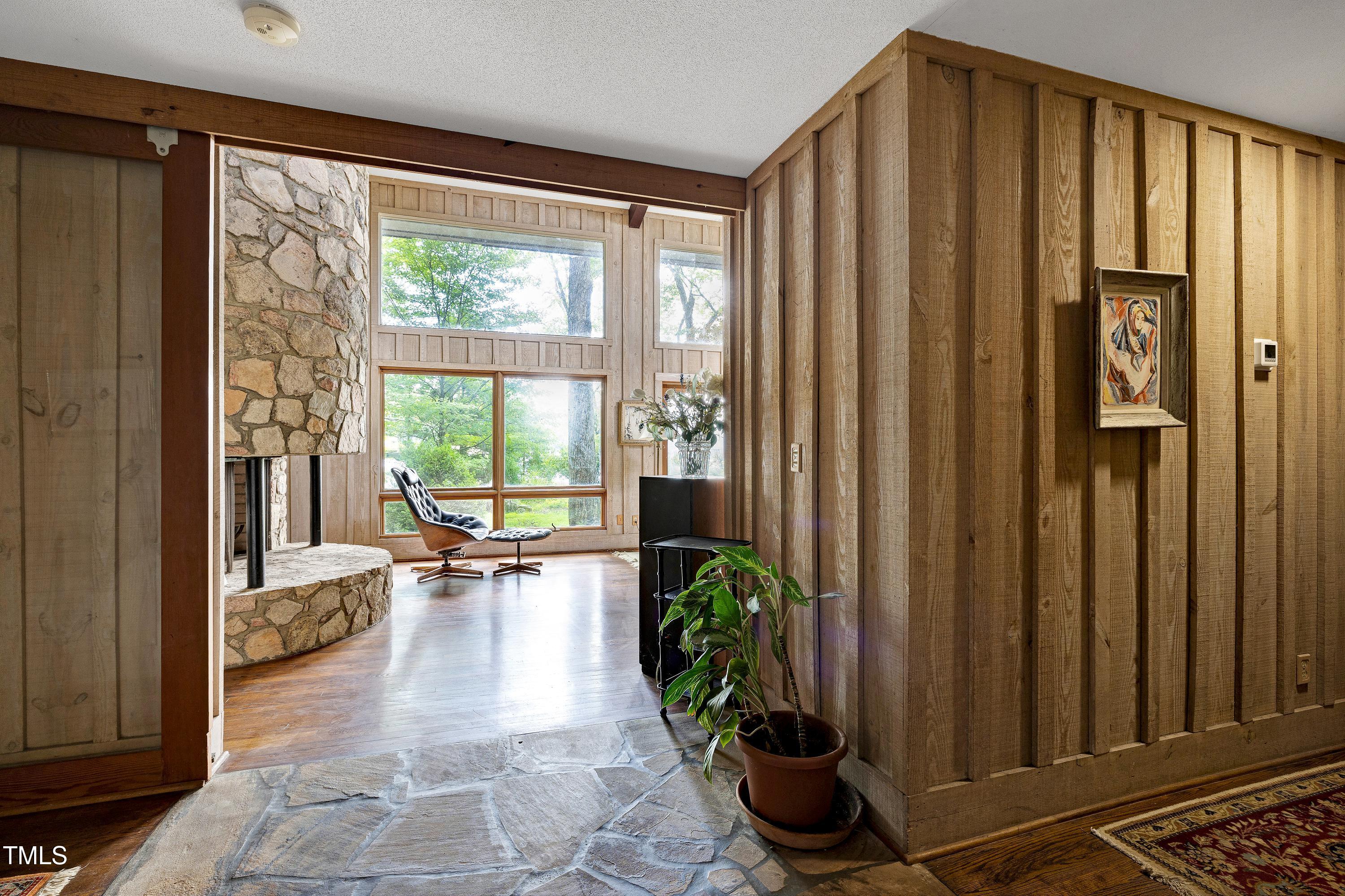 2144 Lakeshore Court