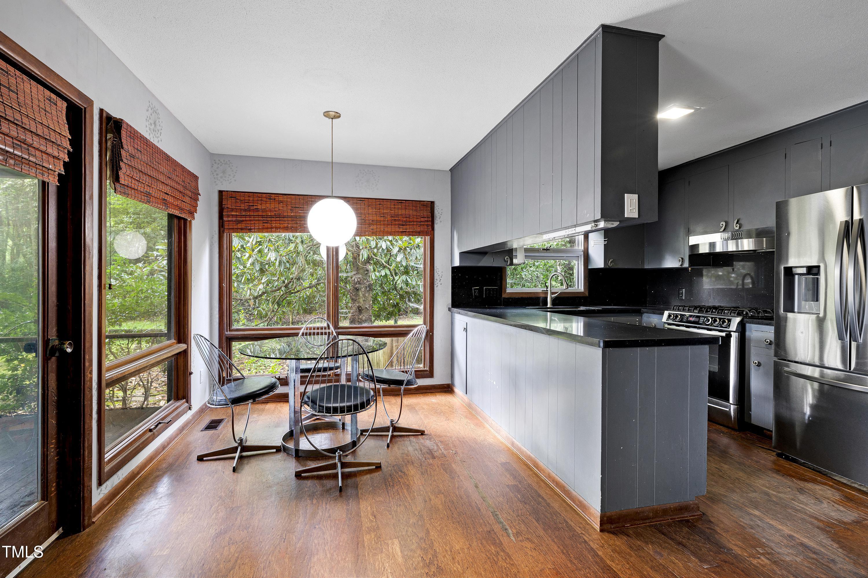 2144 Lakeshore Court