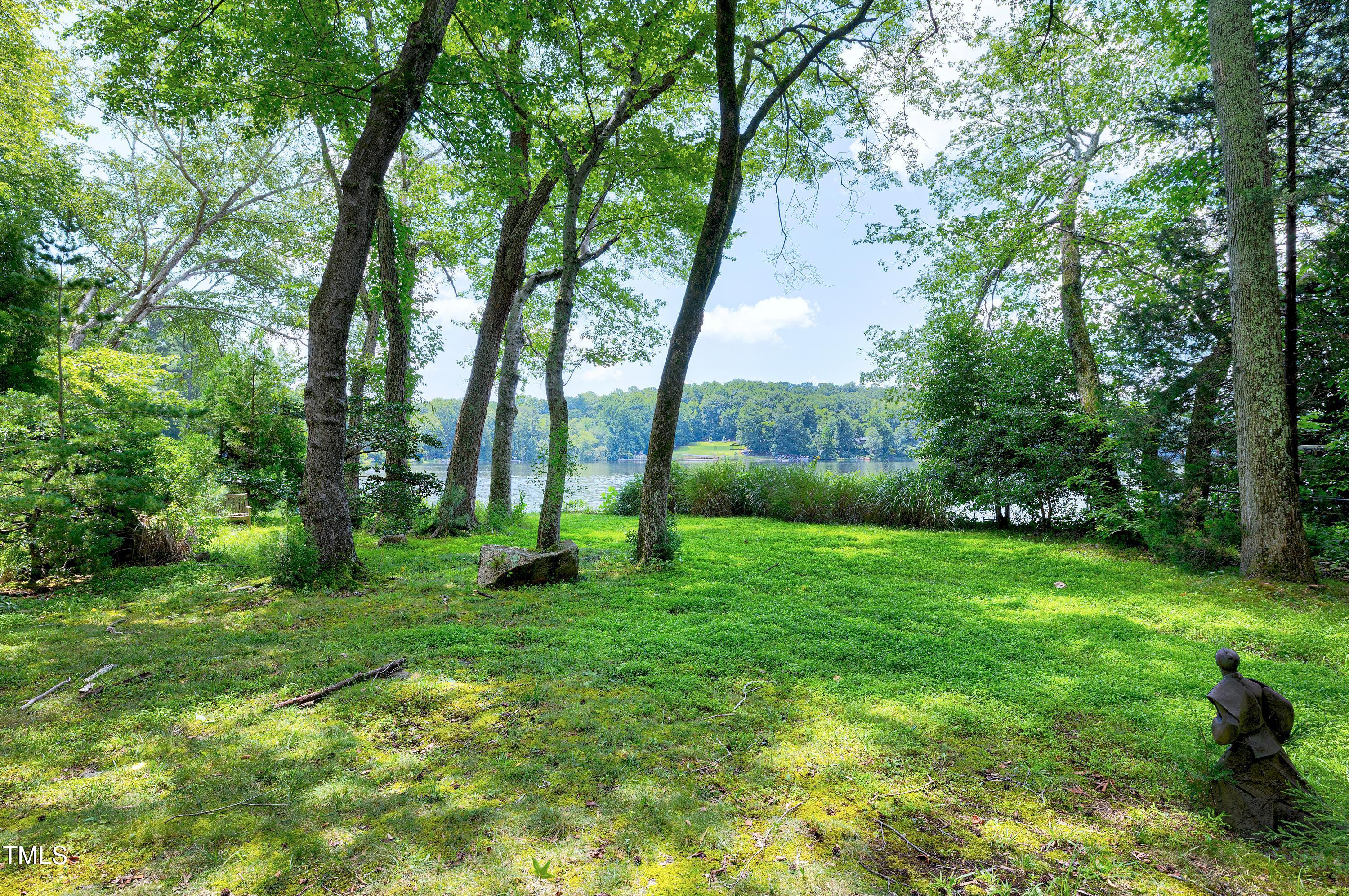 2144 Lakeshore Court