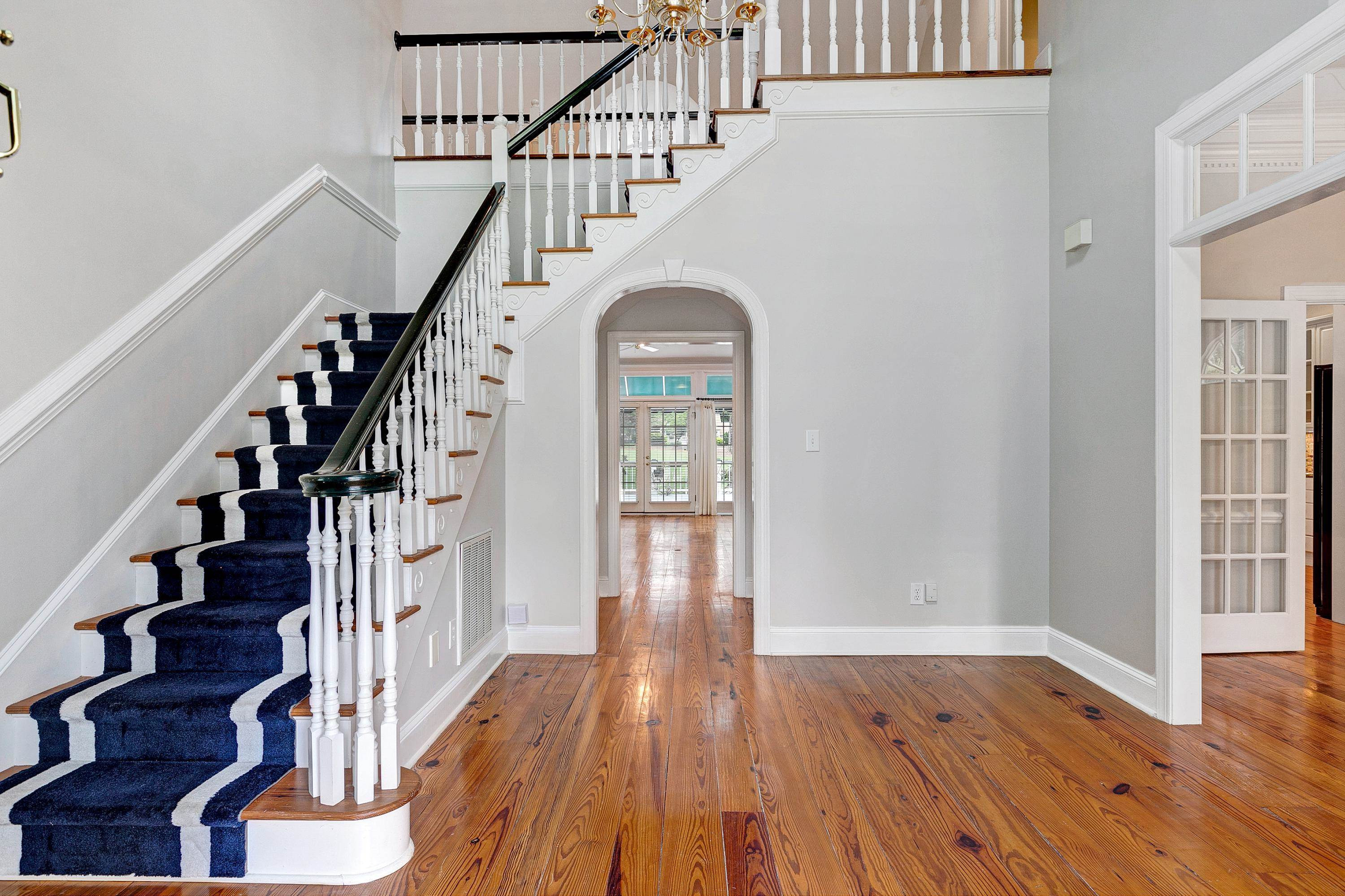 113 Lochinvar Court
