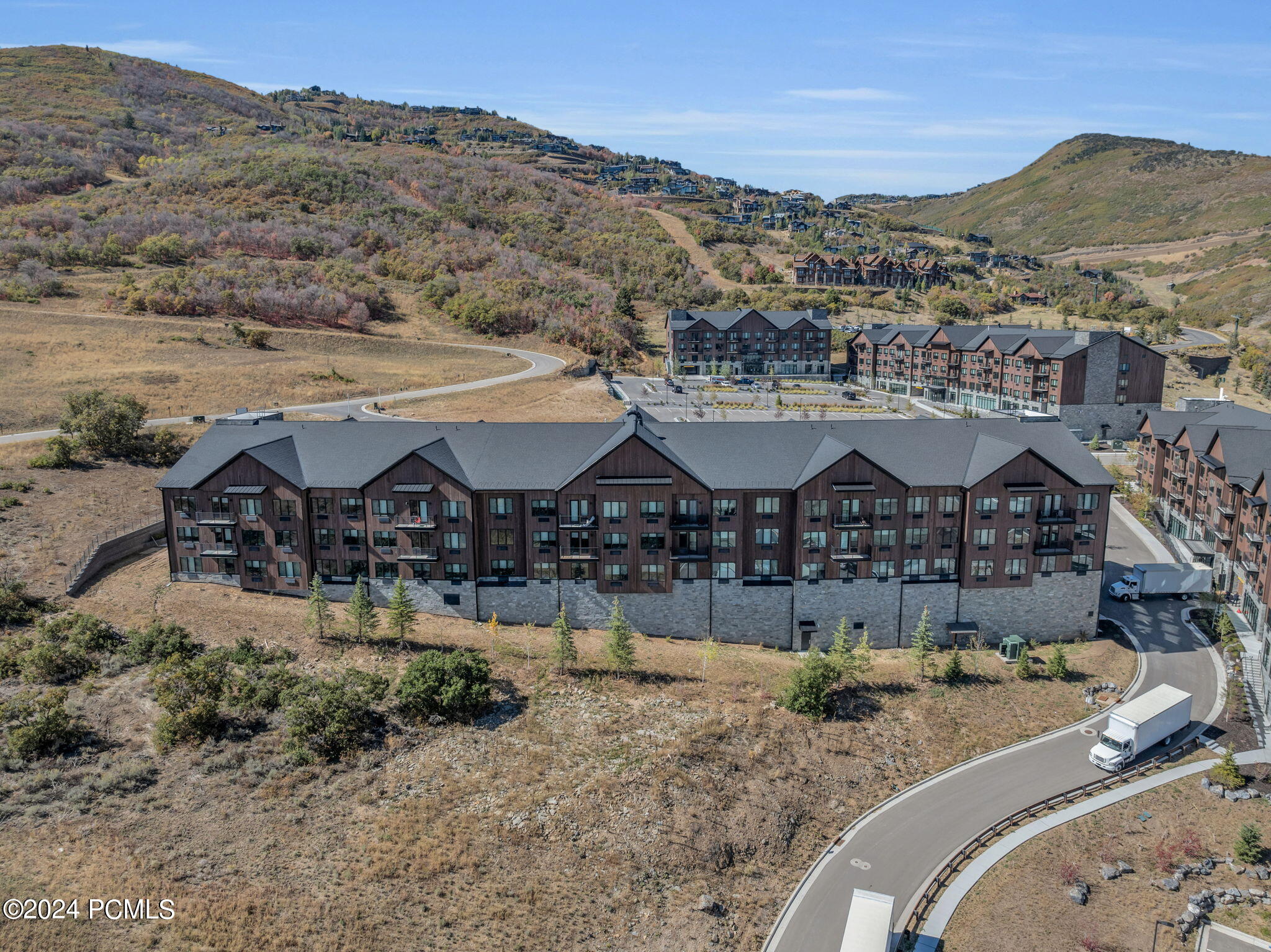 2303 Deer Hollow Road, 1333 & 1334