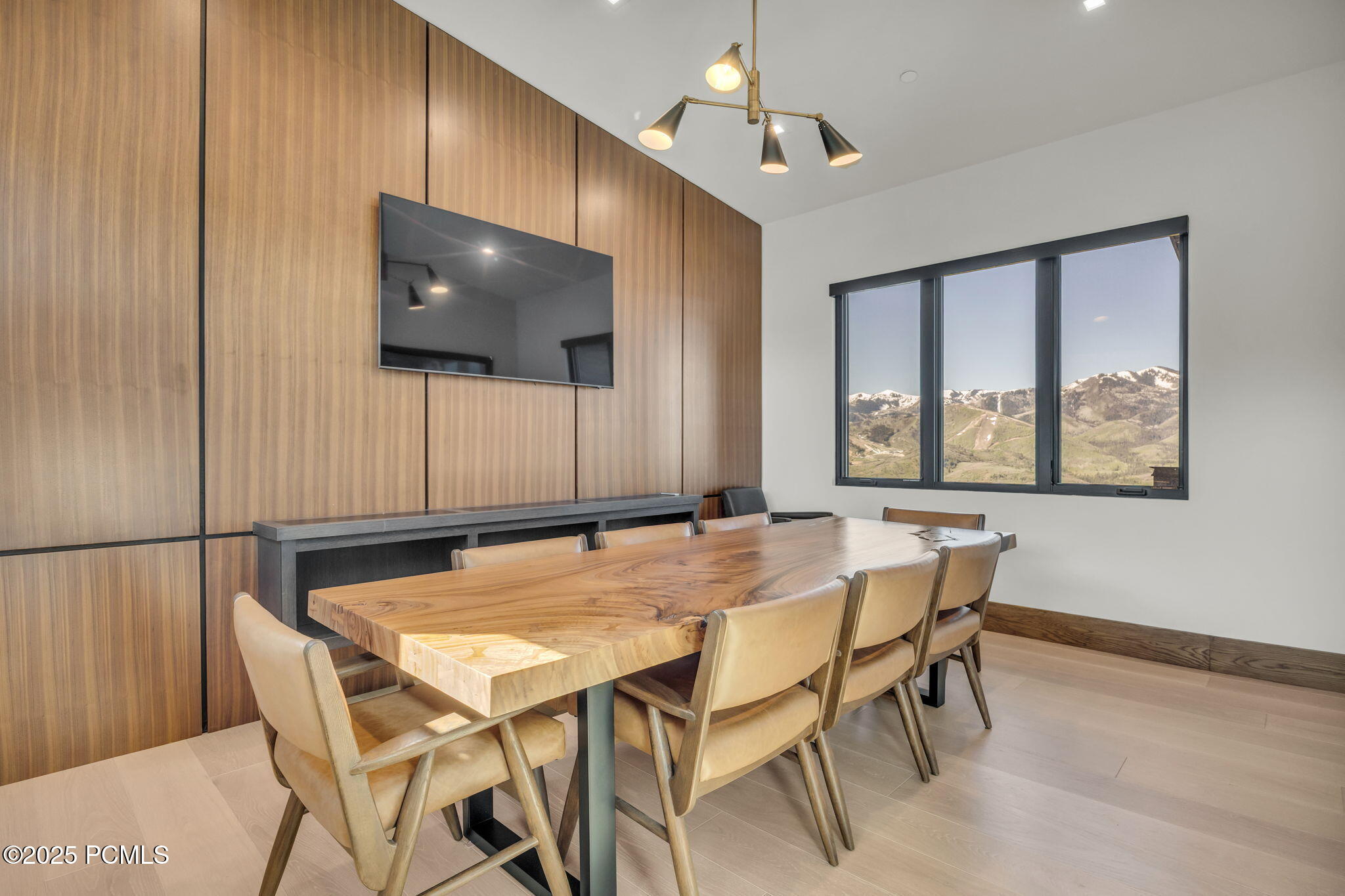 1735 Red Hawk Trail