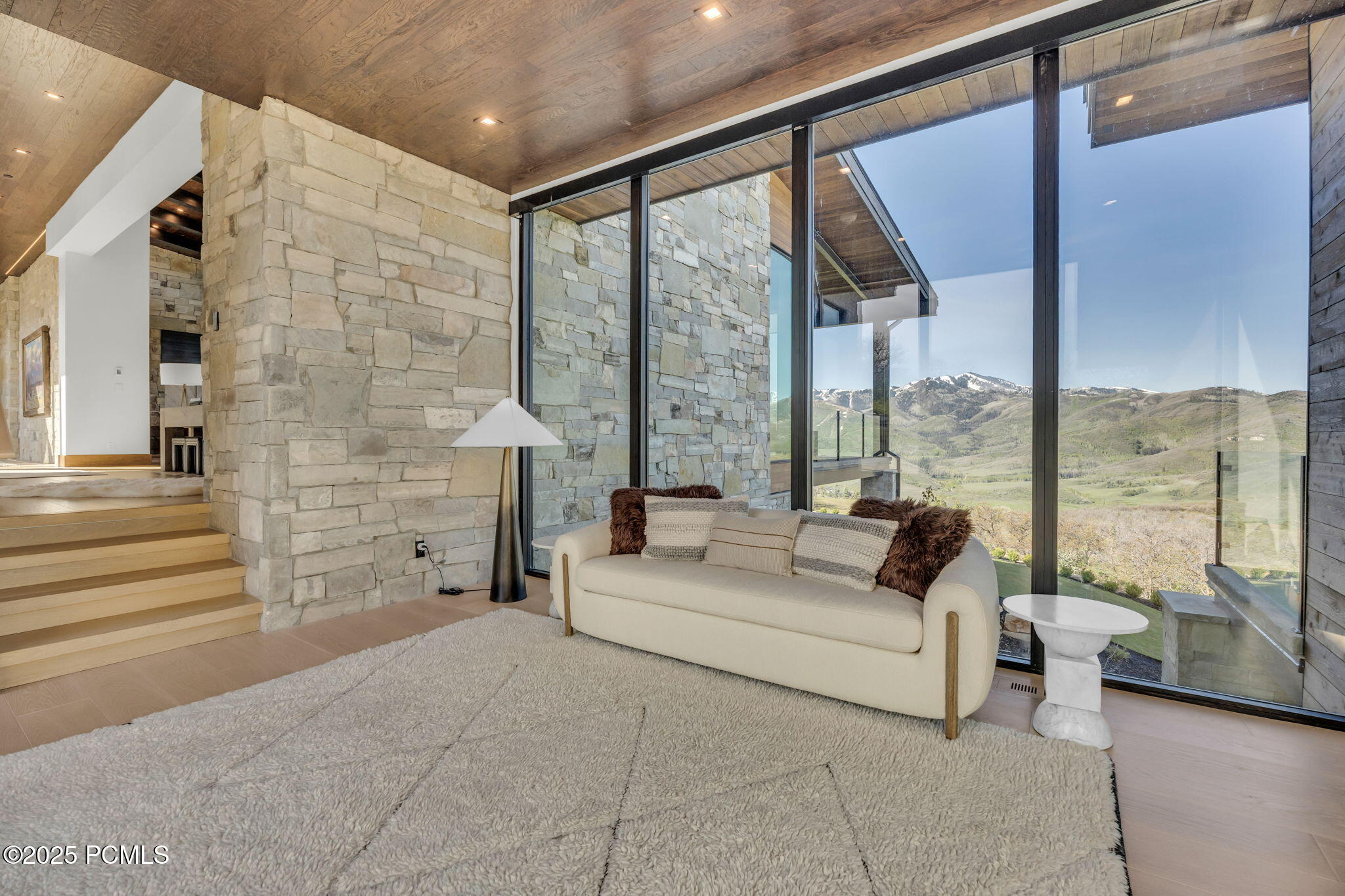 1735 Red Hawk Trail
