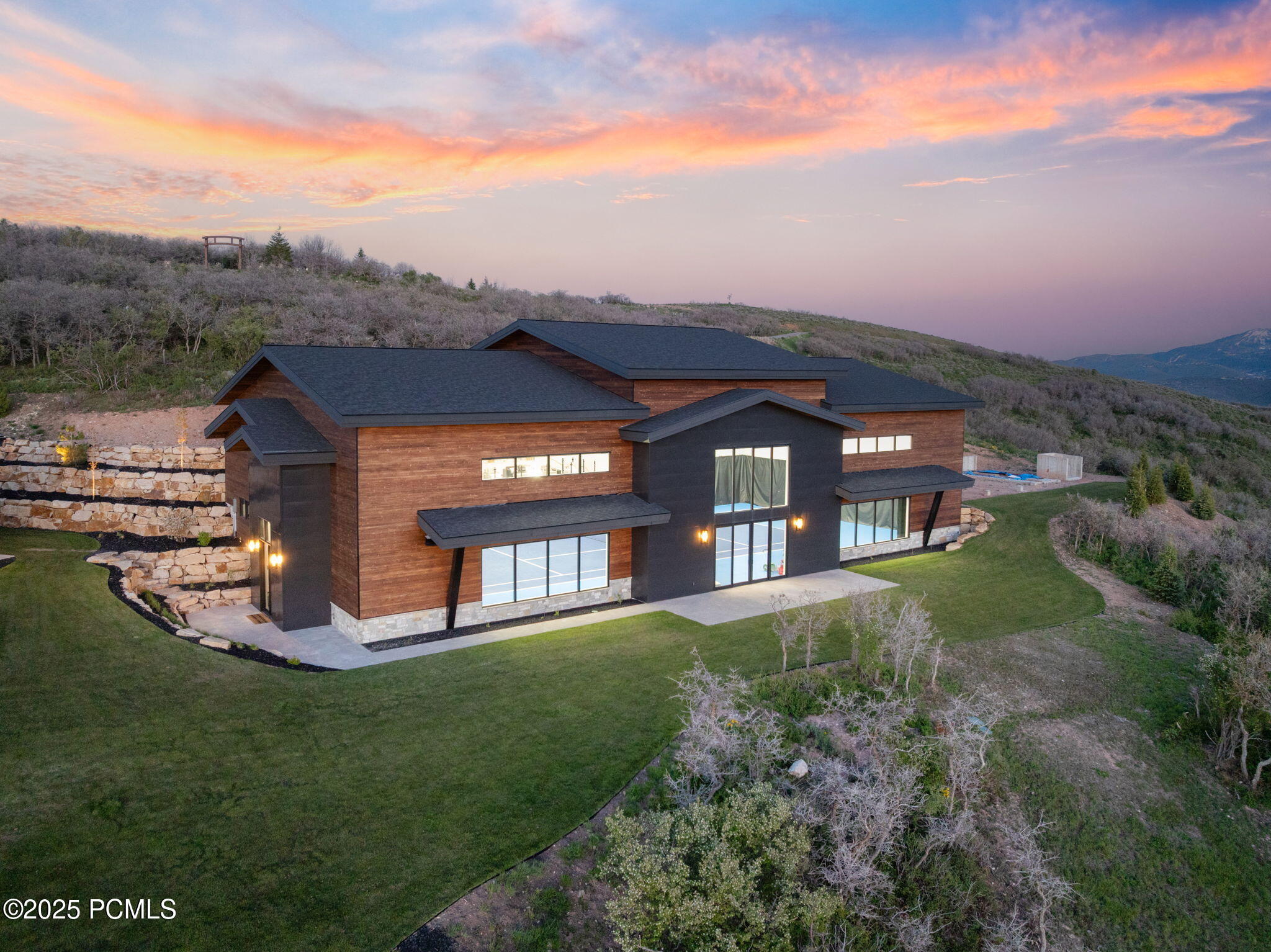 1735 Red Hawk Trail