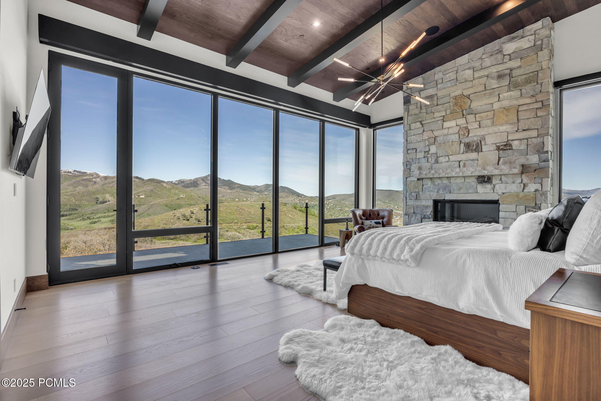 1735 Red Hawk Trail