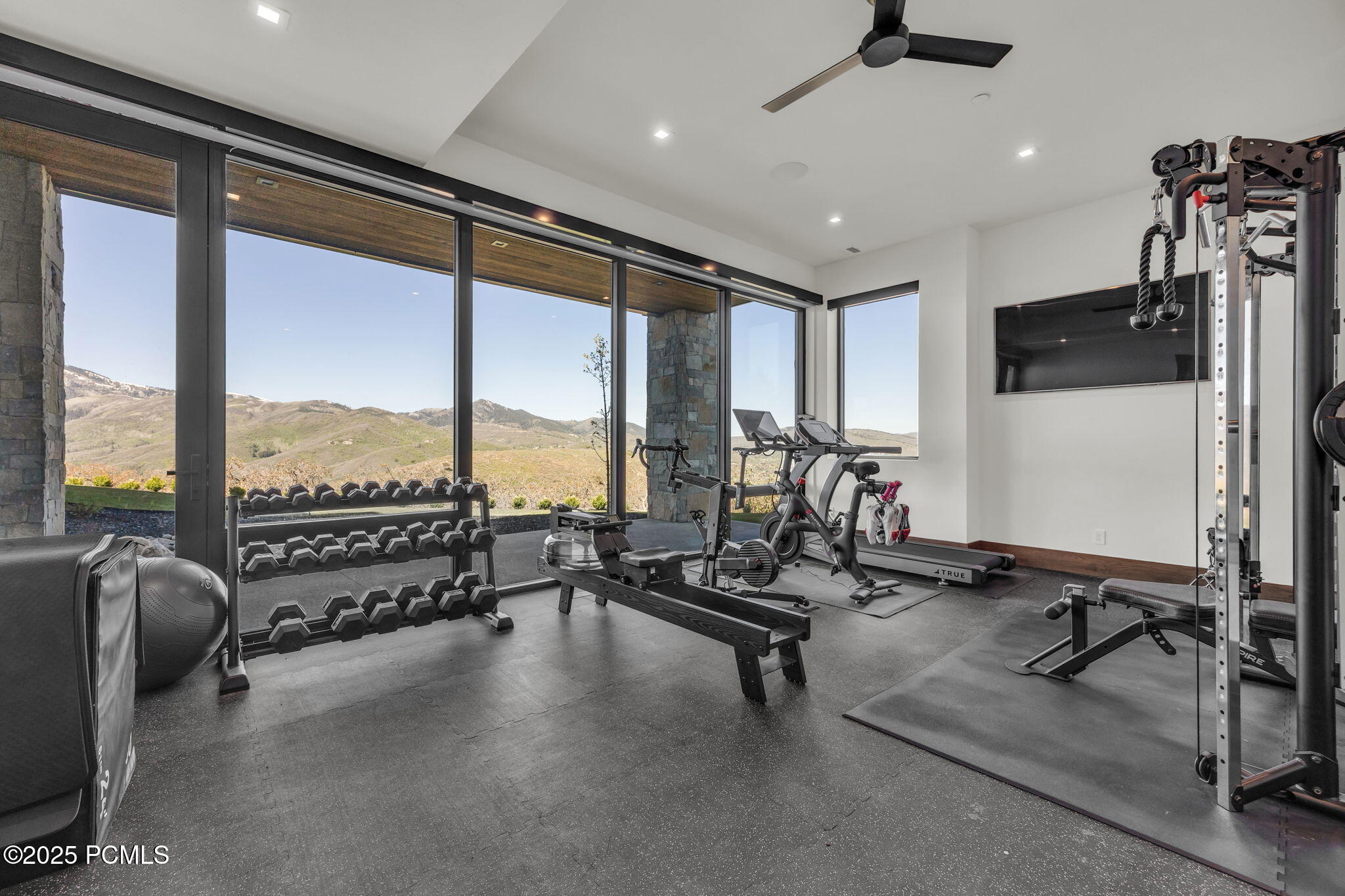 1735 Red Hawk Trail