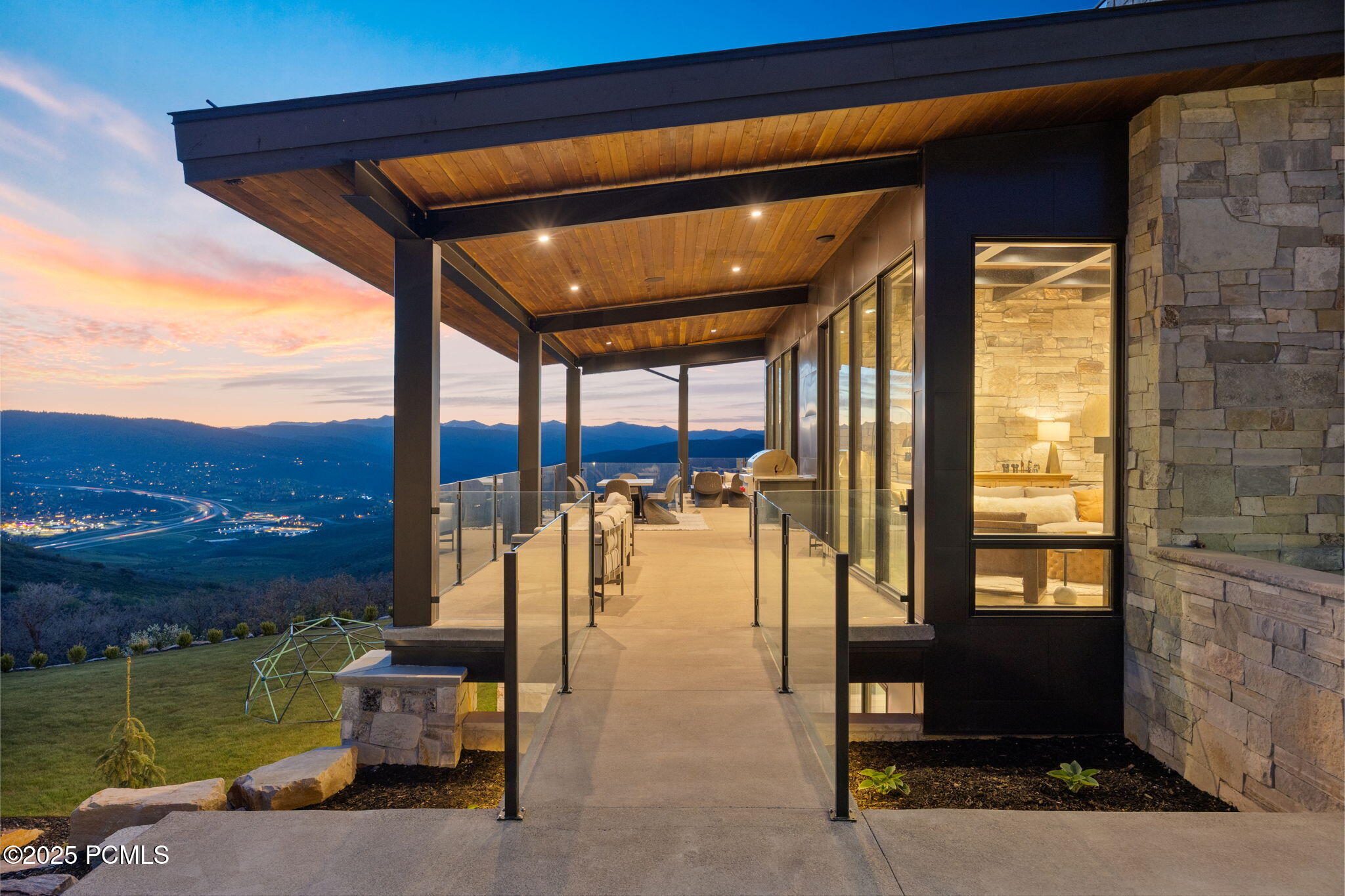 1735 Red Hawk Trail