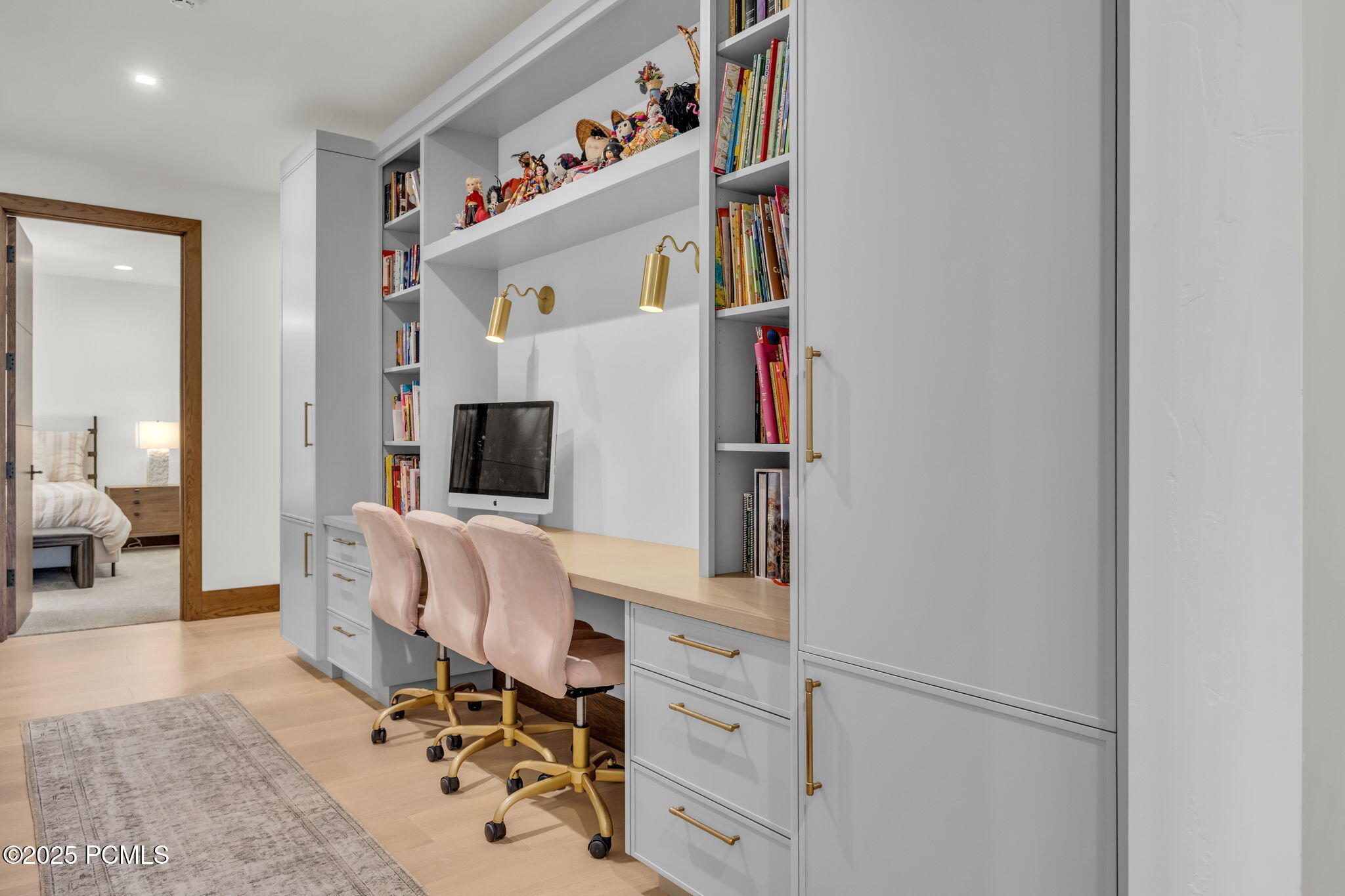 1735 Red Hawk Trail