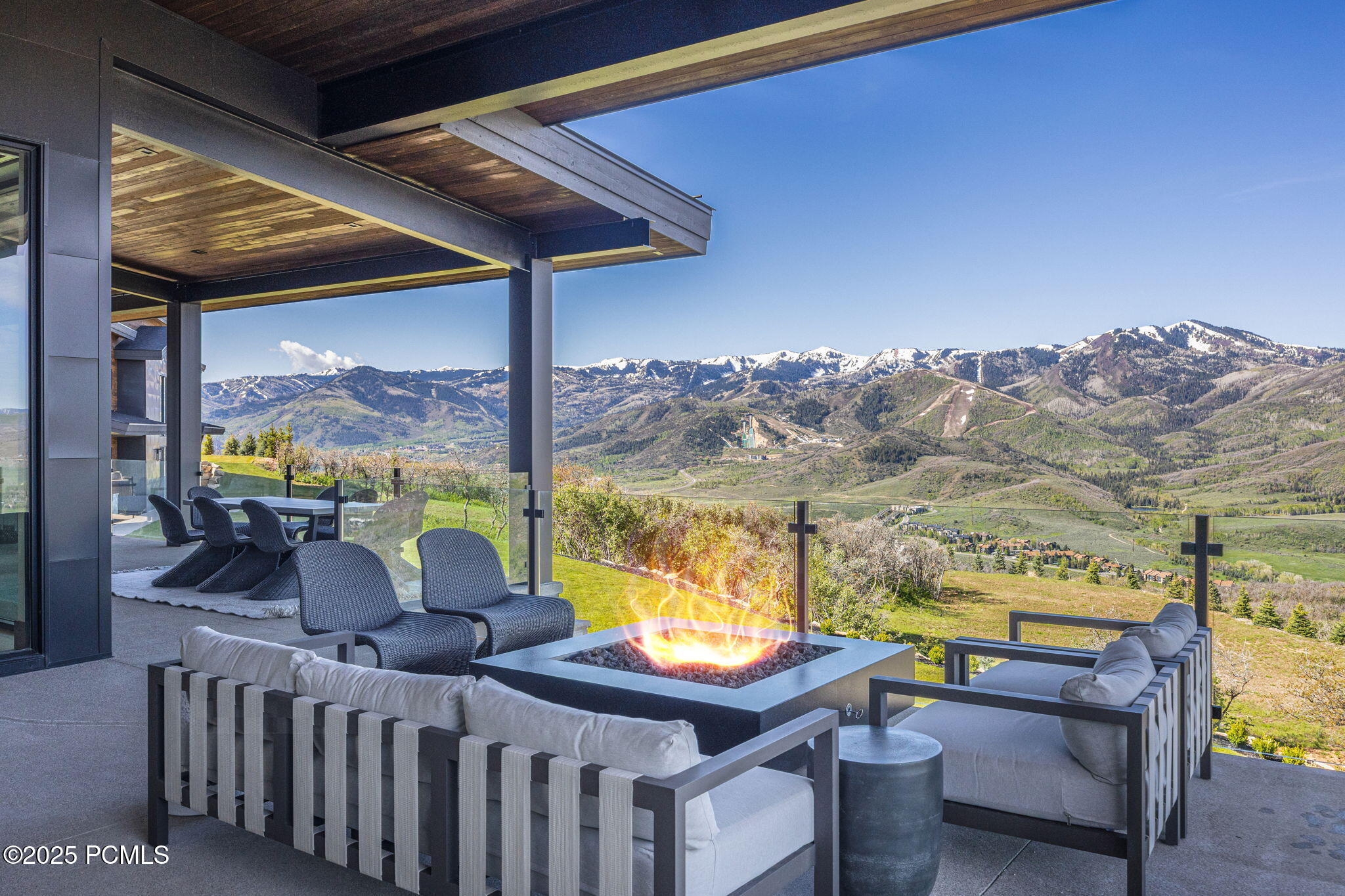 1735 Red Hawk Trail
