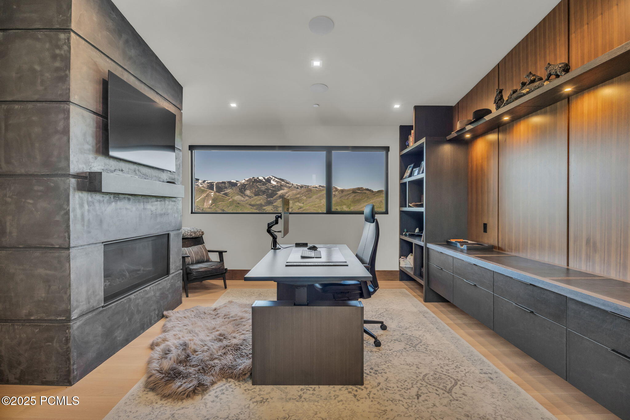 1735 Red Hawk Trail