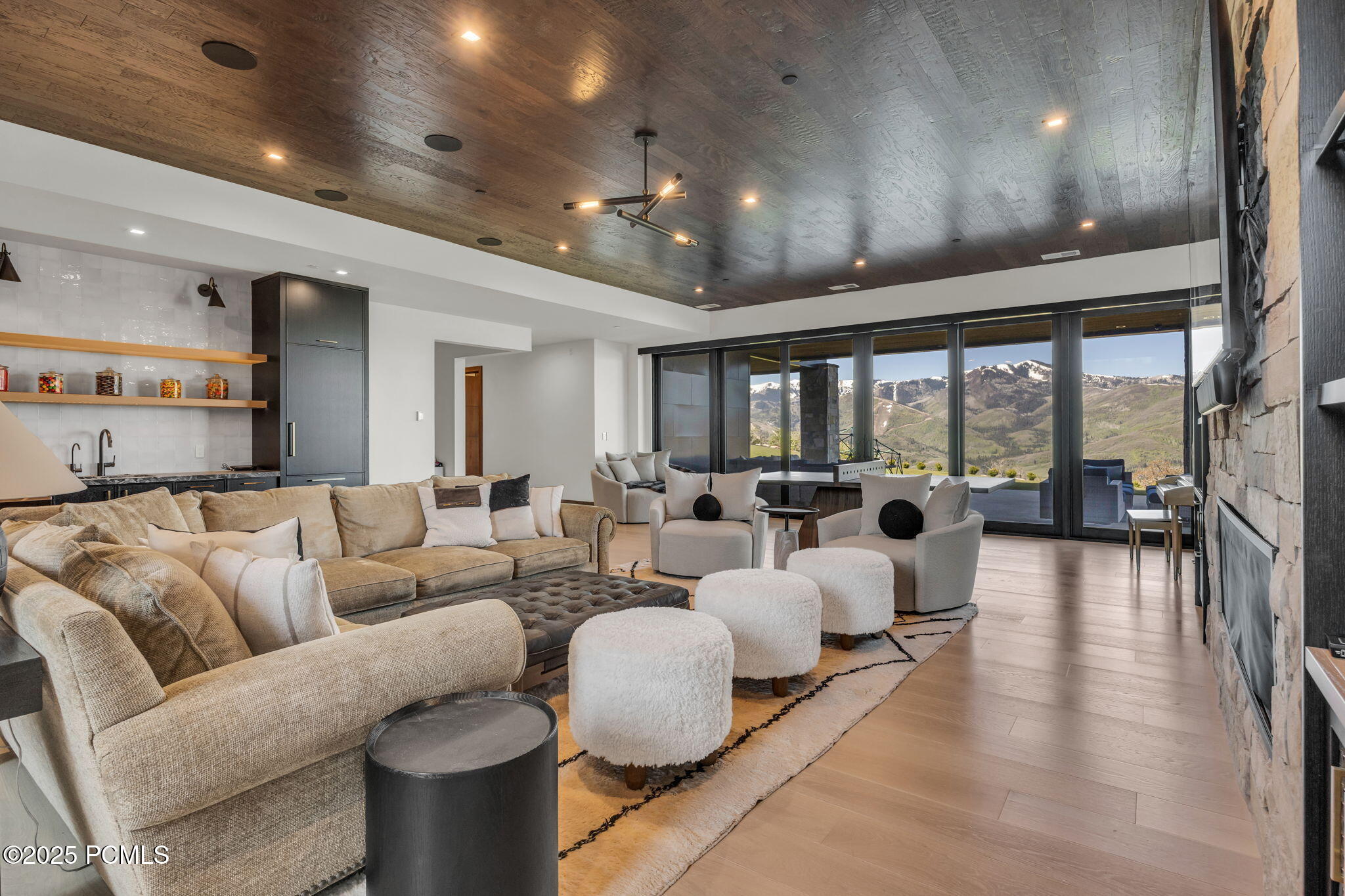 1735 Red Hawk Trail