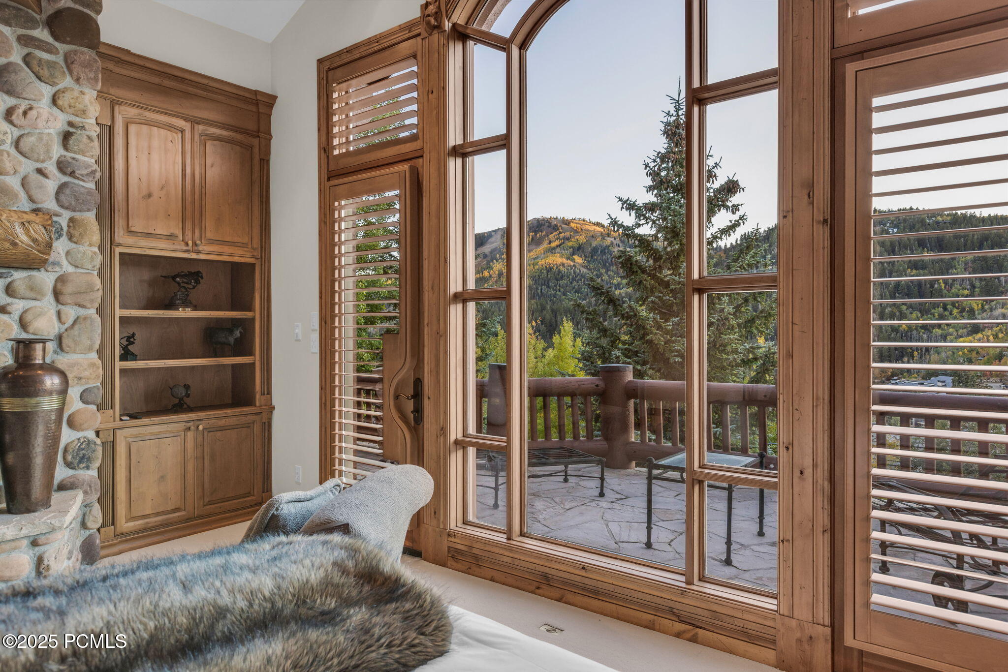 9968 Summit View Drive