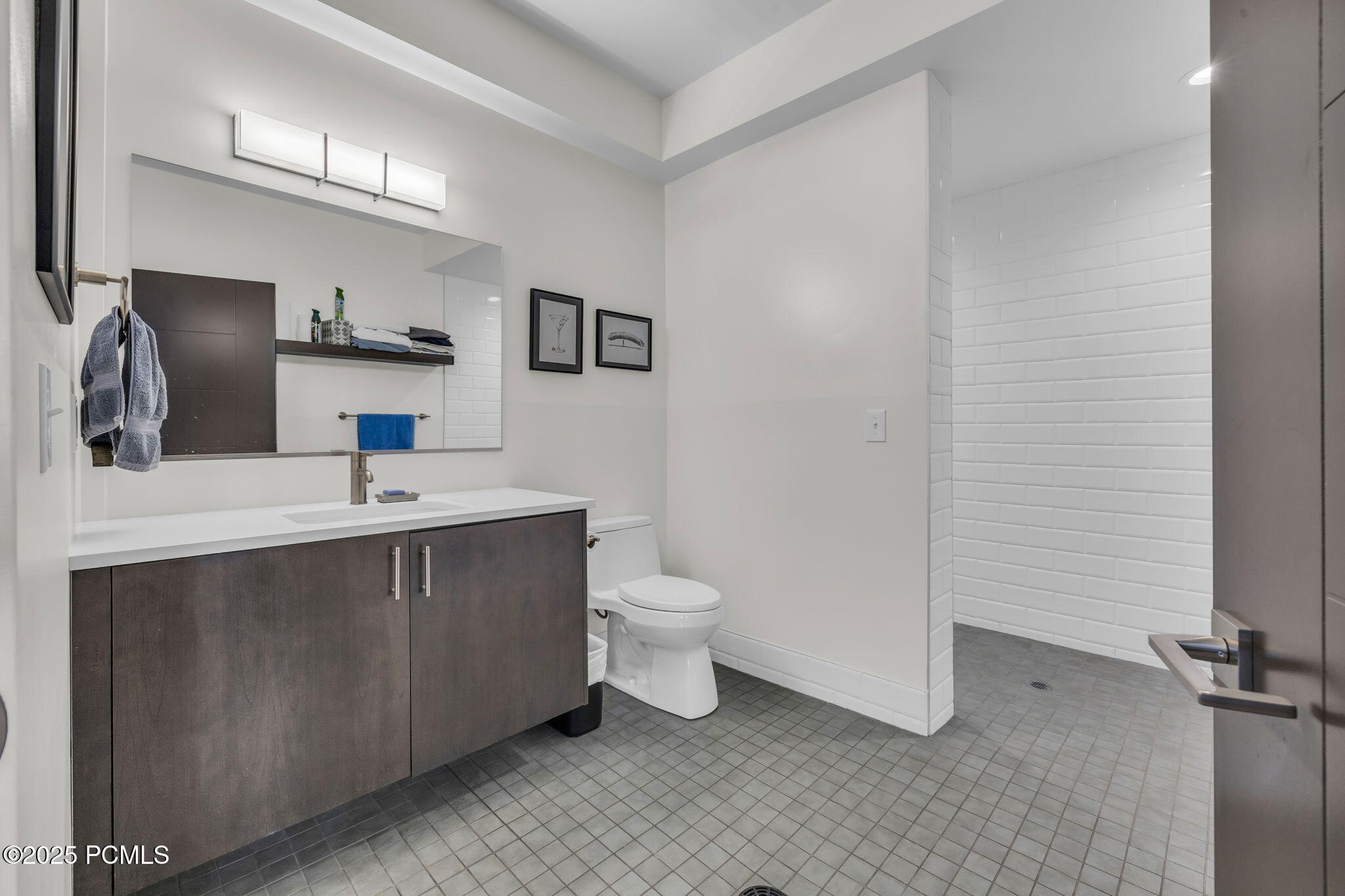 1200 W Lori Ln, B7