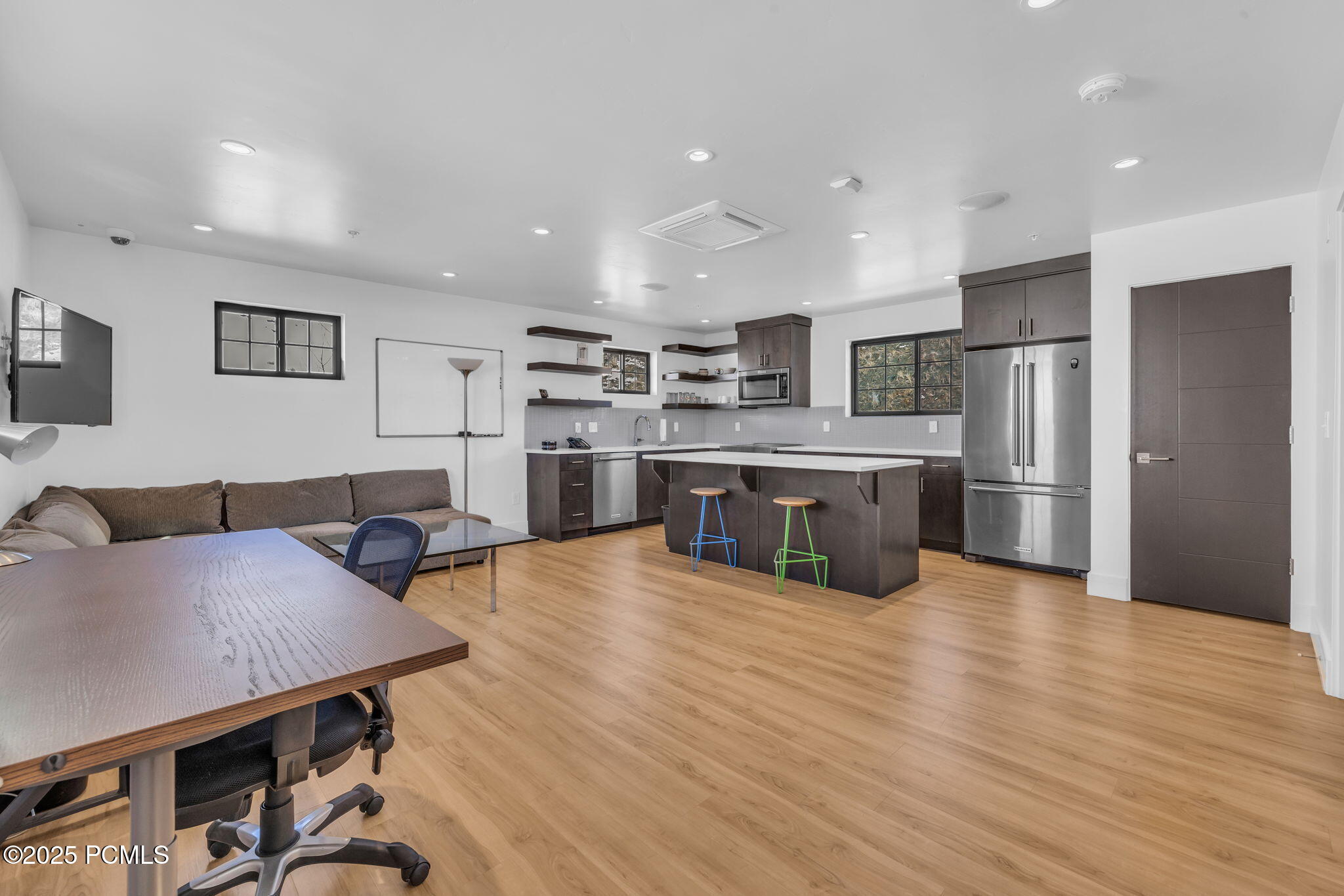1200 W Lori Ln, B7