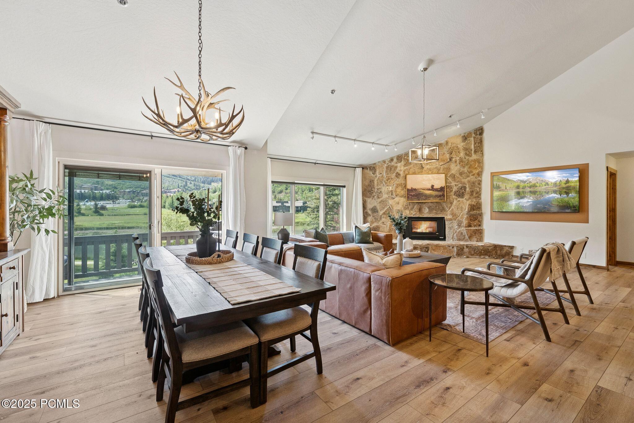 1582 Deer Valley Drive