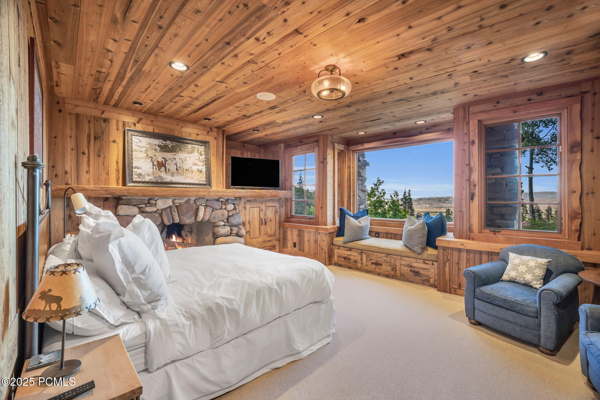 2500 W White Pine Lane