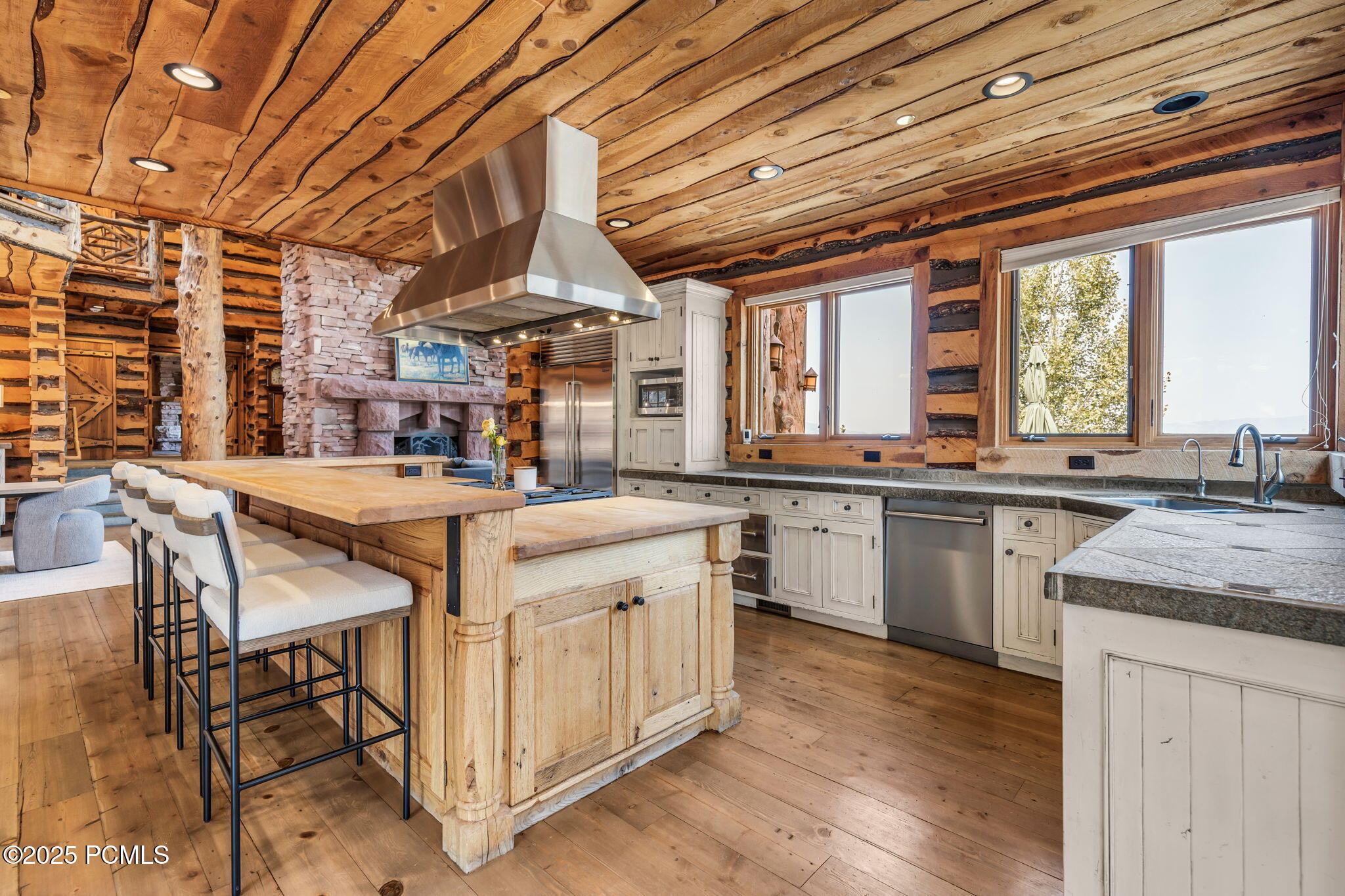 2500 W White Pine Lane