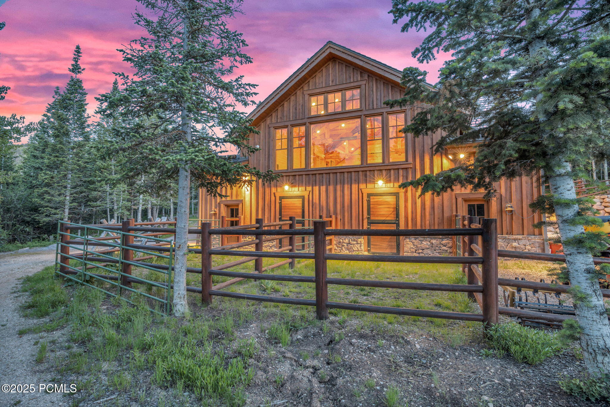 2500 W White Pine Lane