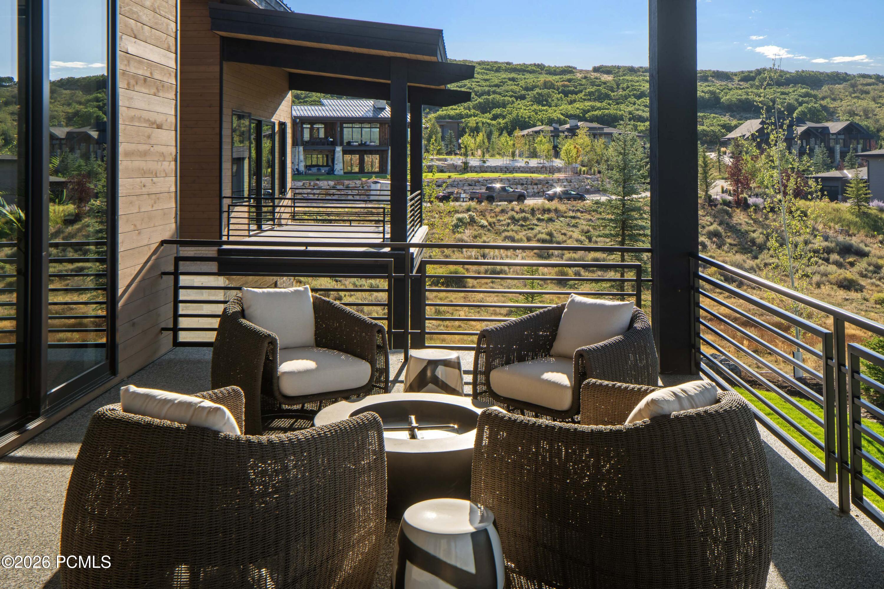 203 W Peace Tree Trail