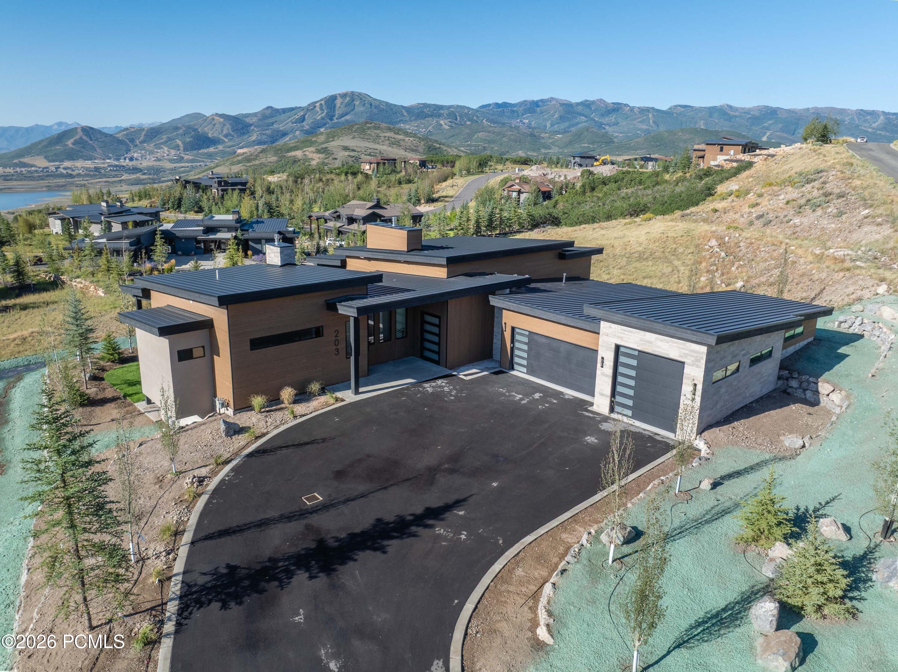 203 W Peace Tree Trail
