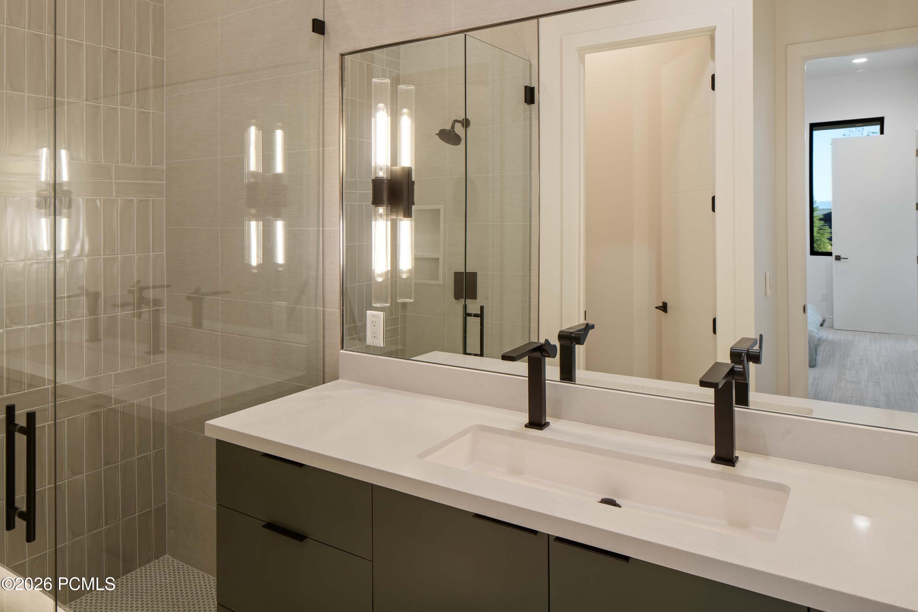 203 W Peace Tree Trail