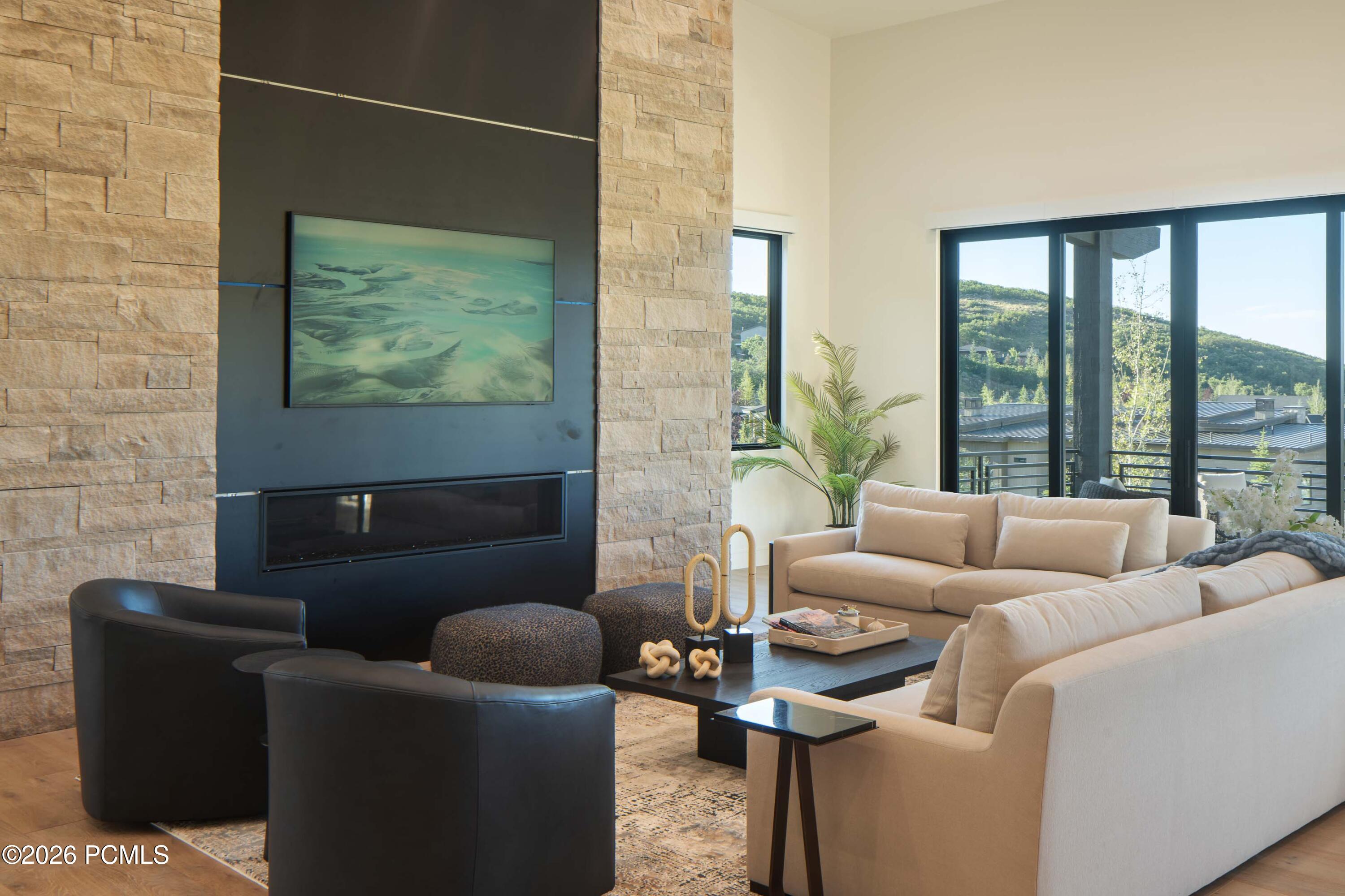203 W Peace Tree Trail