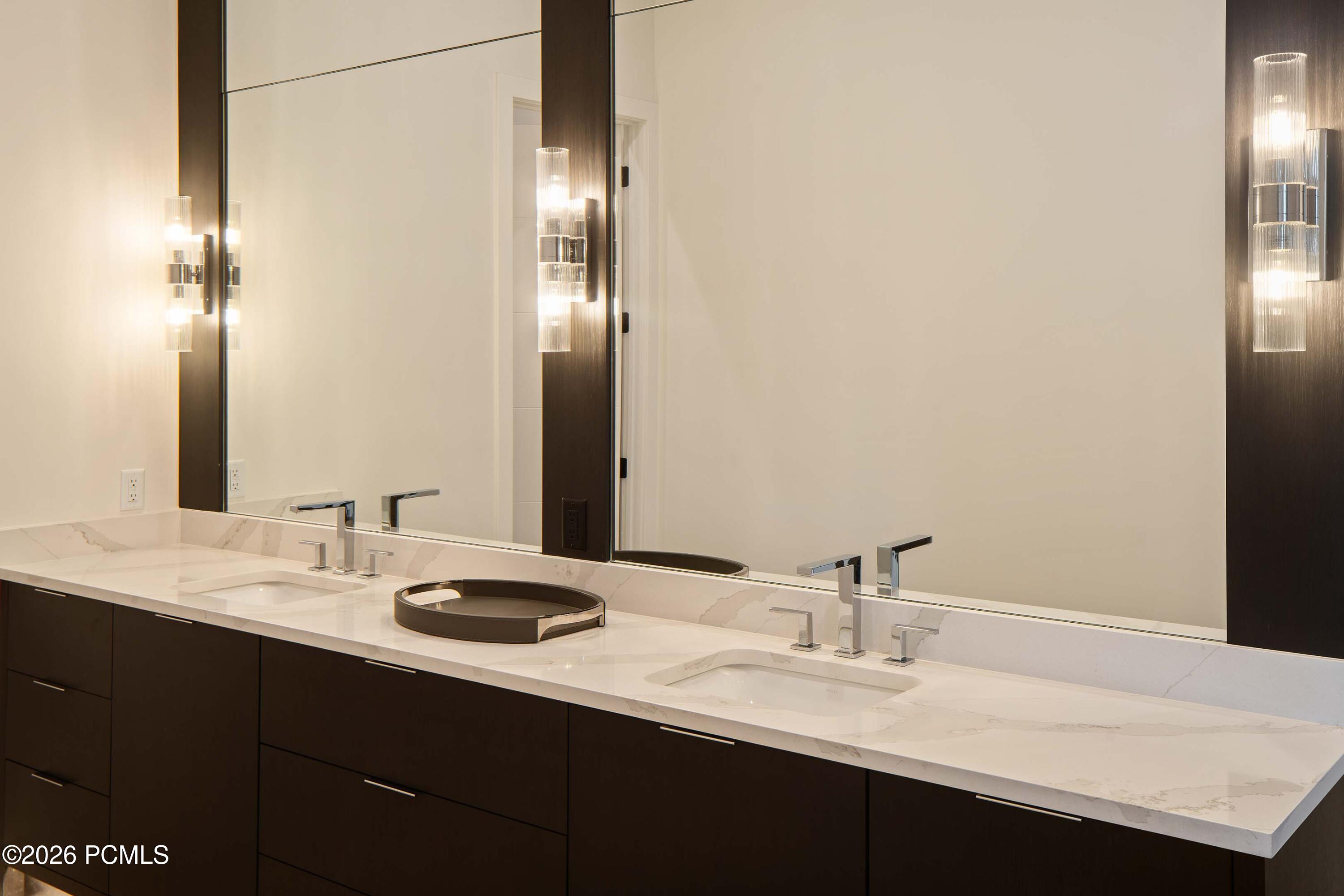 203 W Peace Tree Trail