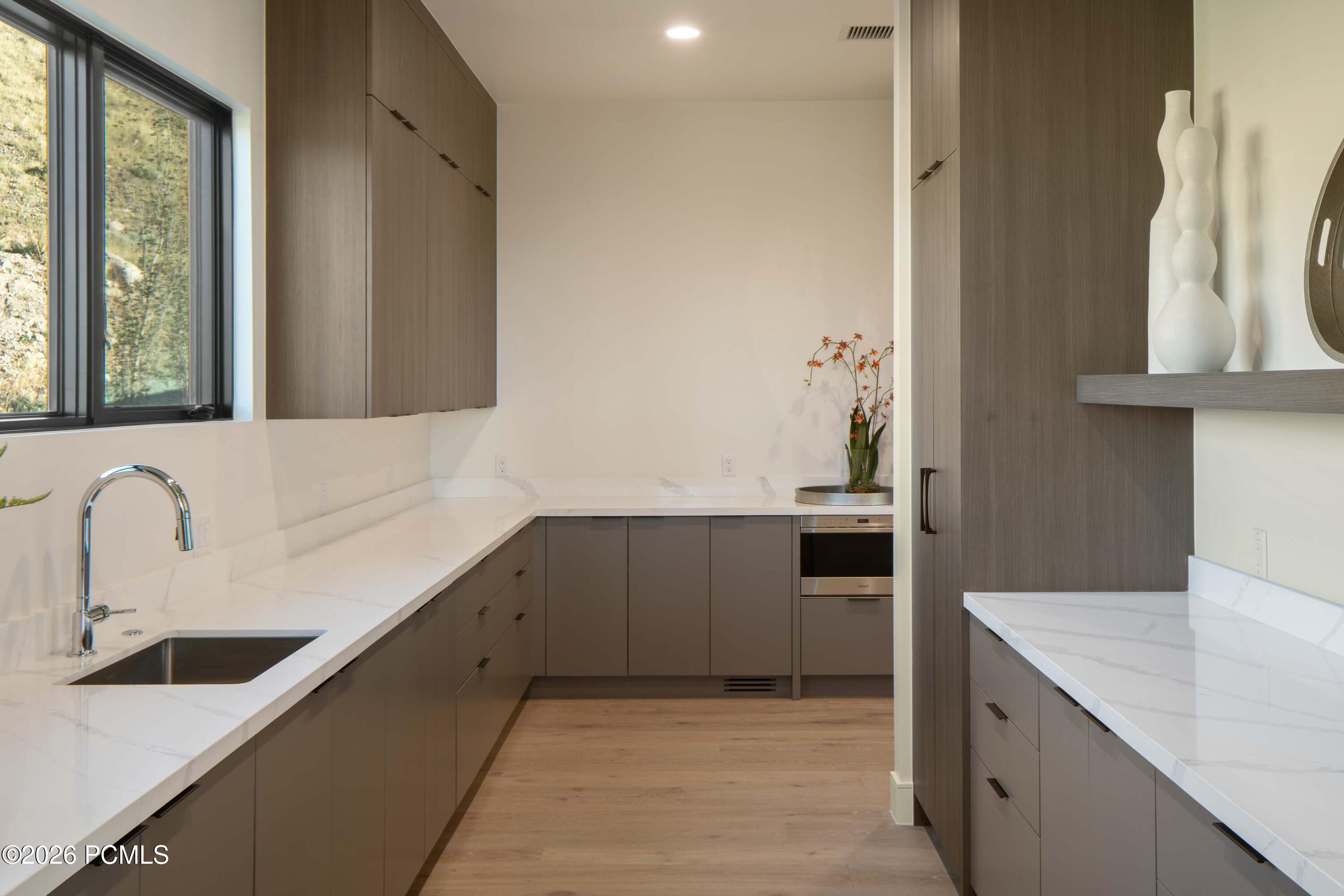 203 W Peace Tree Trail