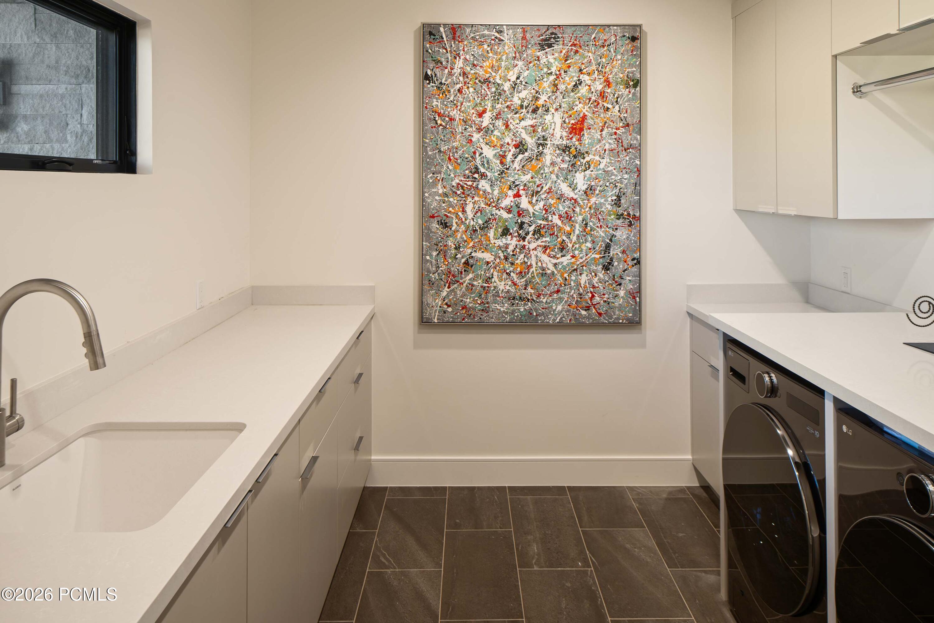 203 W Peace Tree Trail
