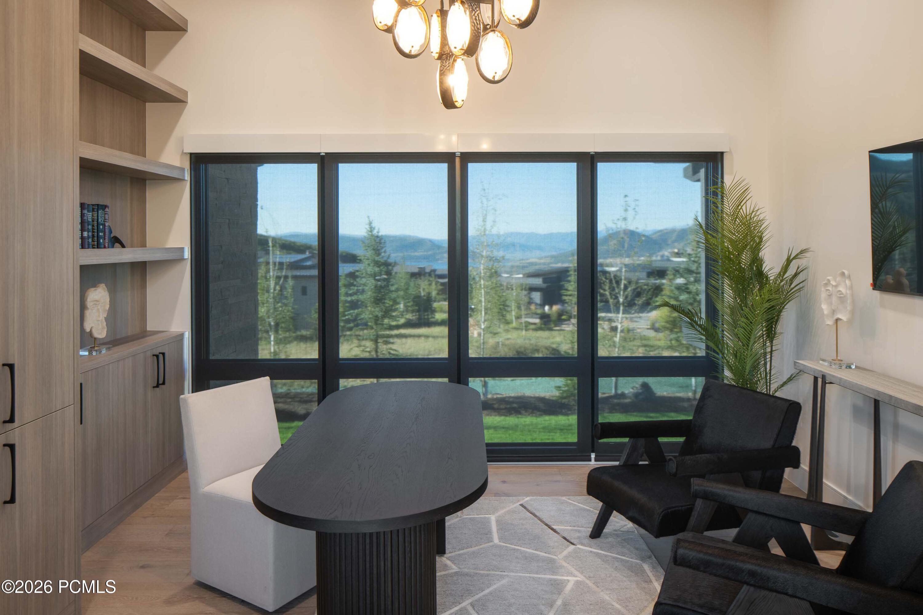 203 W Peace Tree Trail