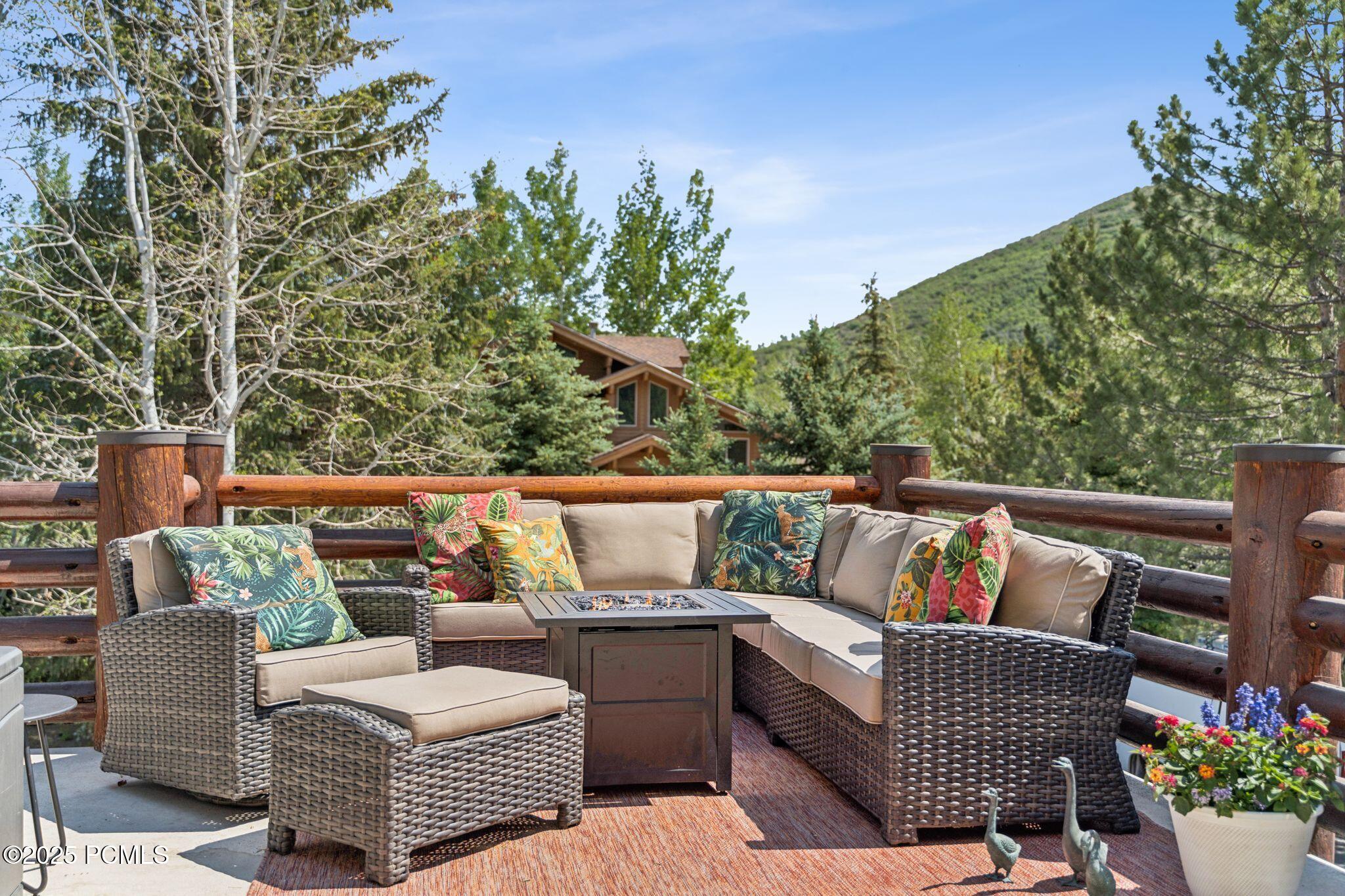 1955 Deer Valley Drive, 302