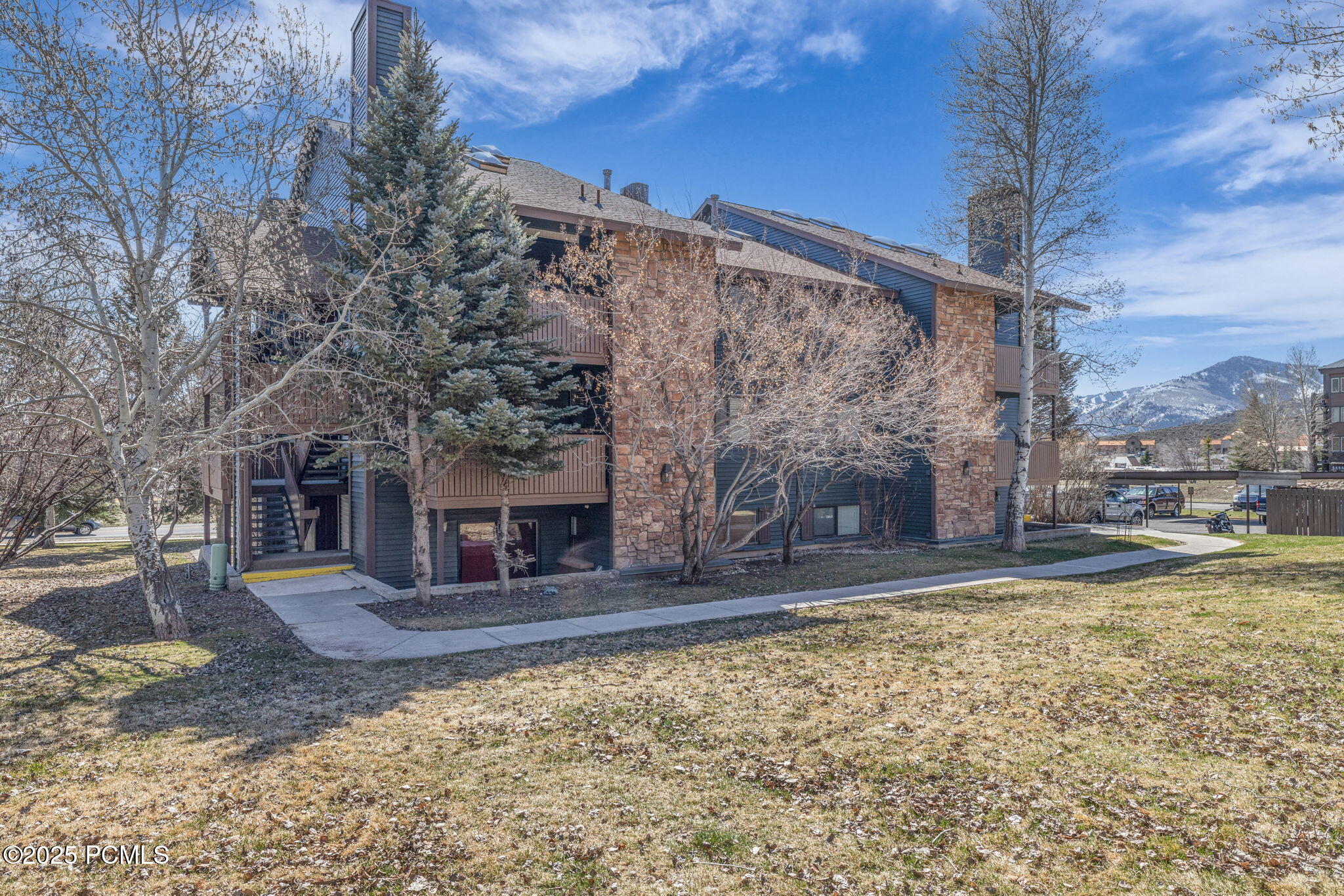 6821 N 2200 West, 11k