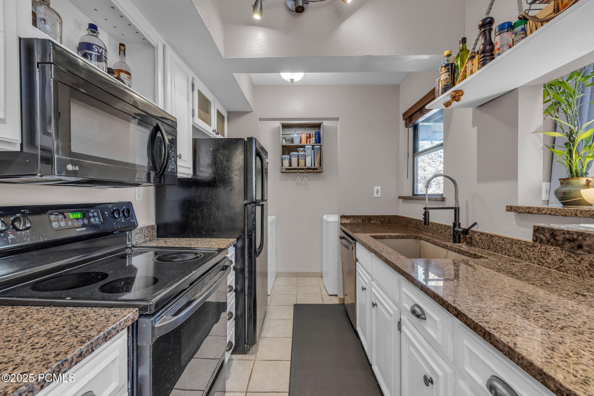 6821 N 2200 West, 11k