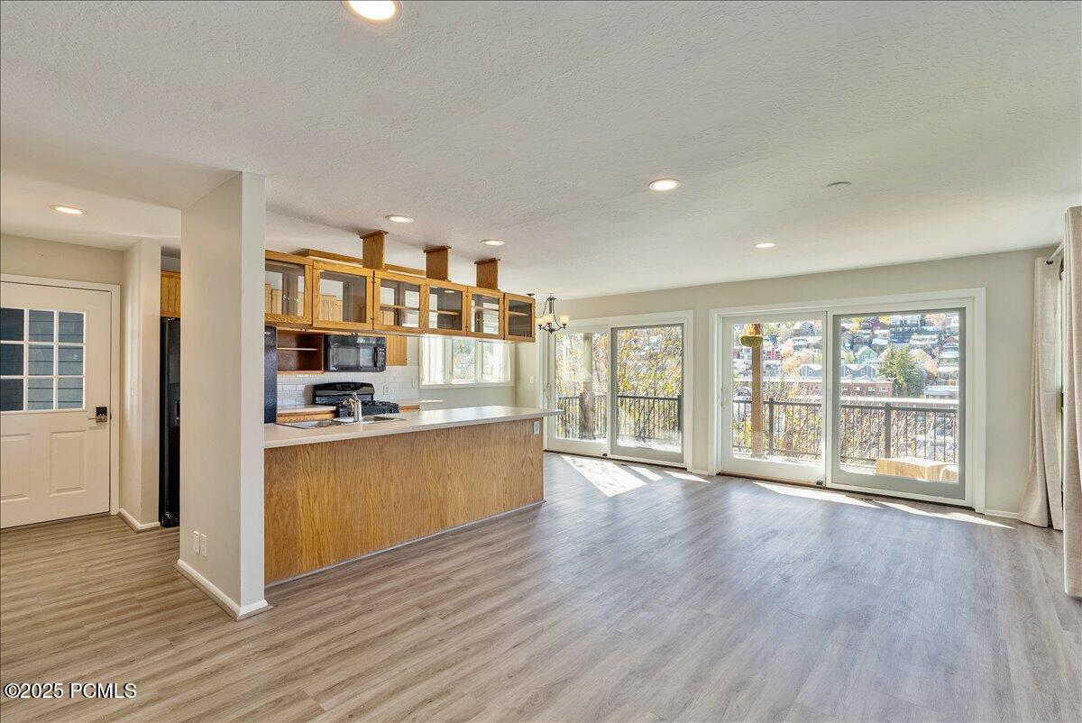 253 Ontario Avenue, 1 & 2