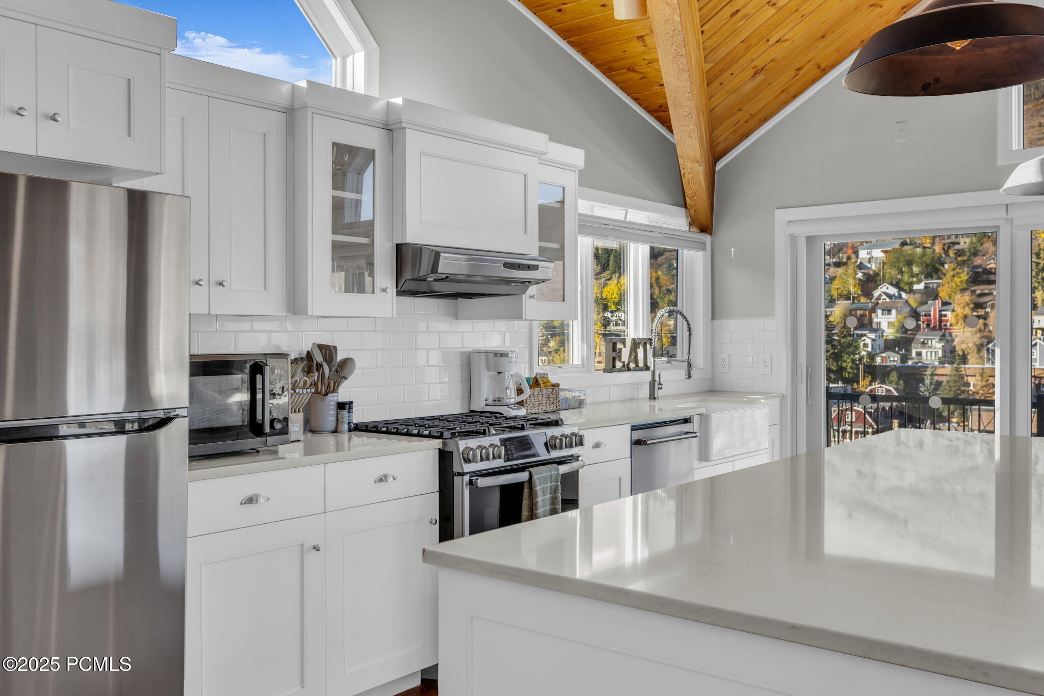 253 Ontario Avenue, 1 & 2