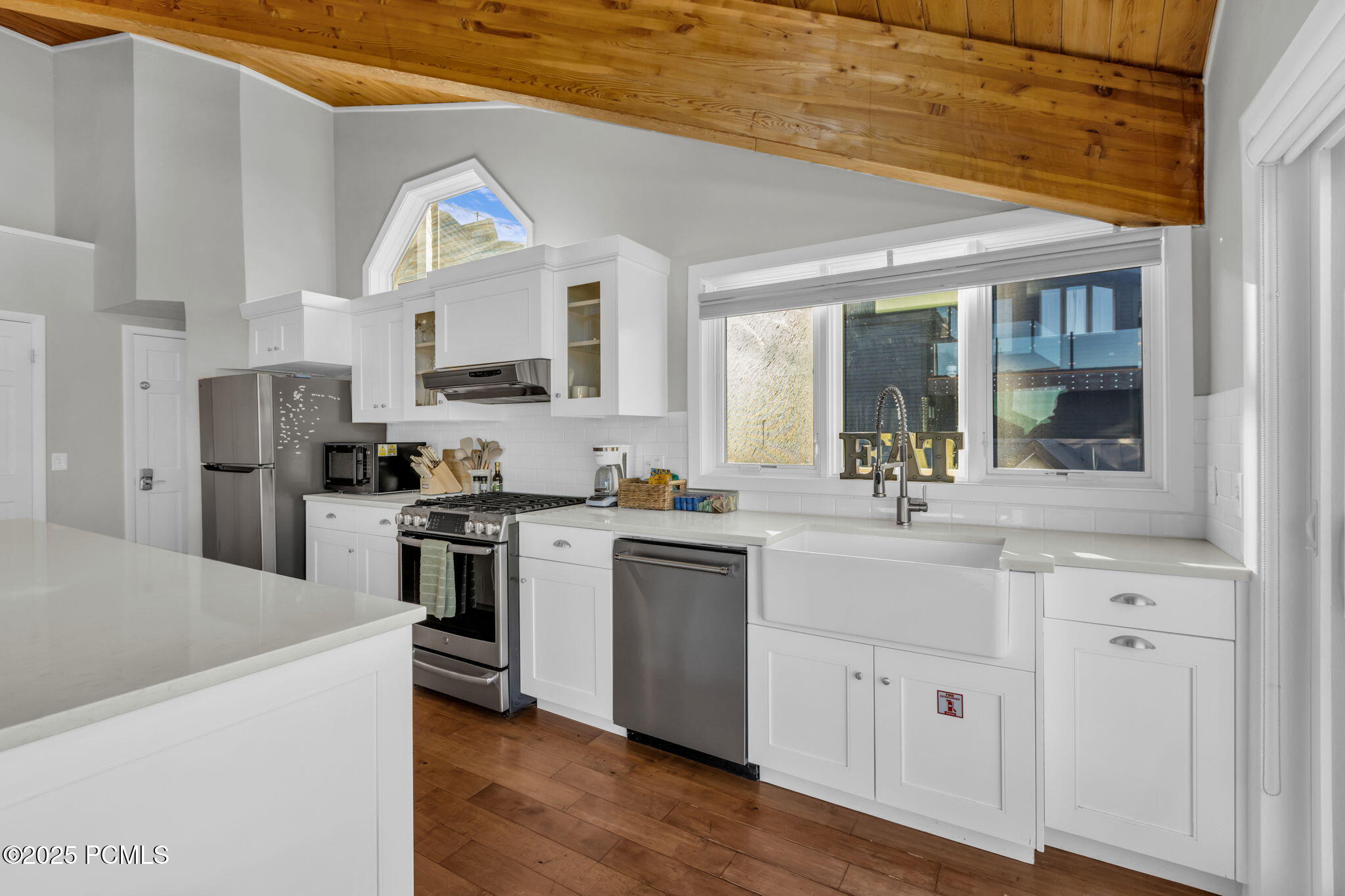 253 Ontario Avenue, 1 & 2