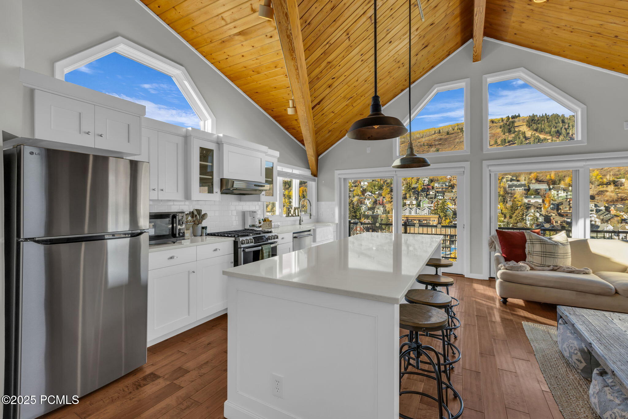 253 Ontario Avenue, 1 & 2