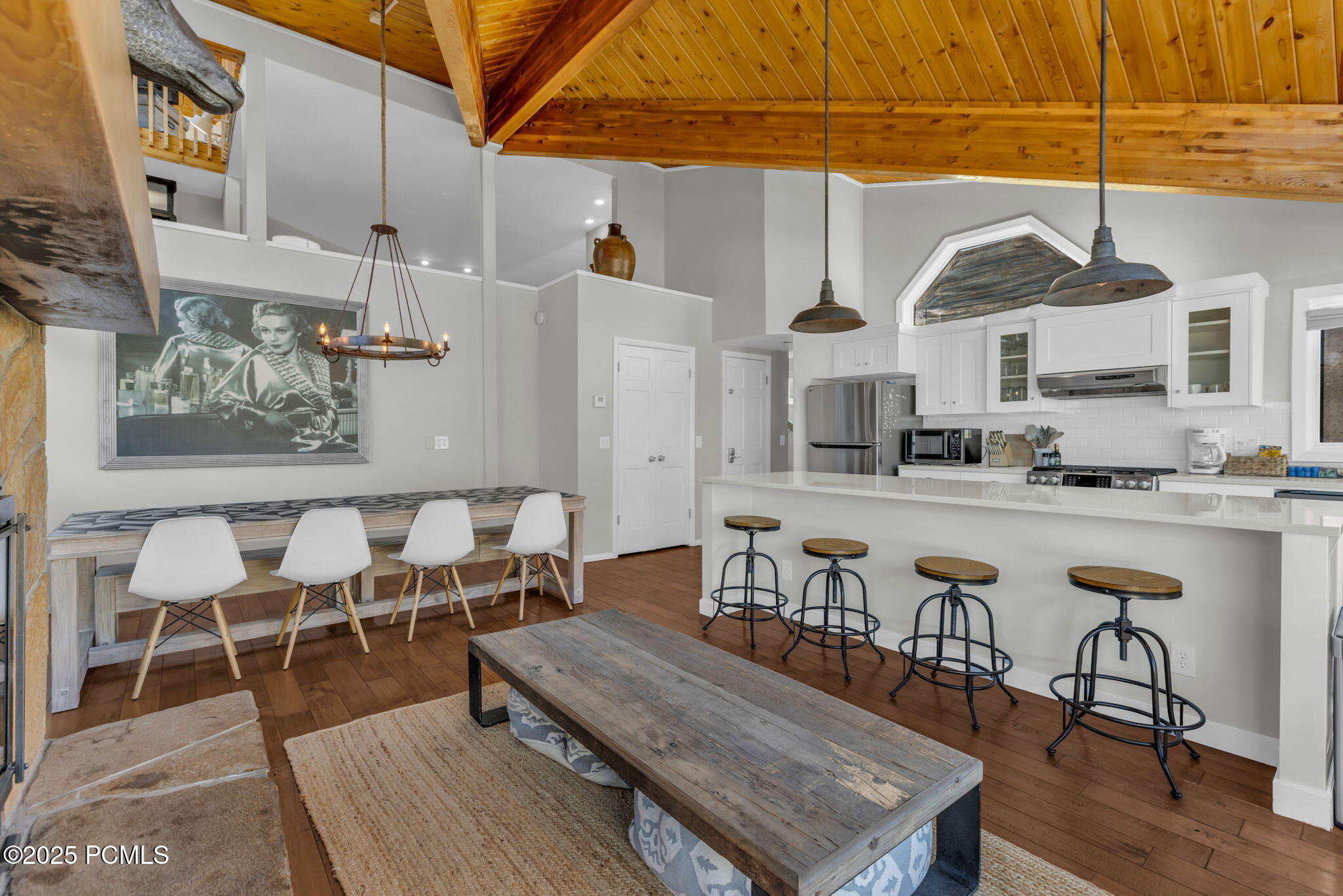 253 Ontario Avenue, 1 & 2