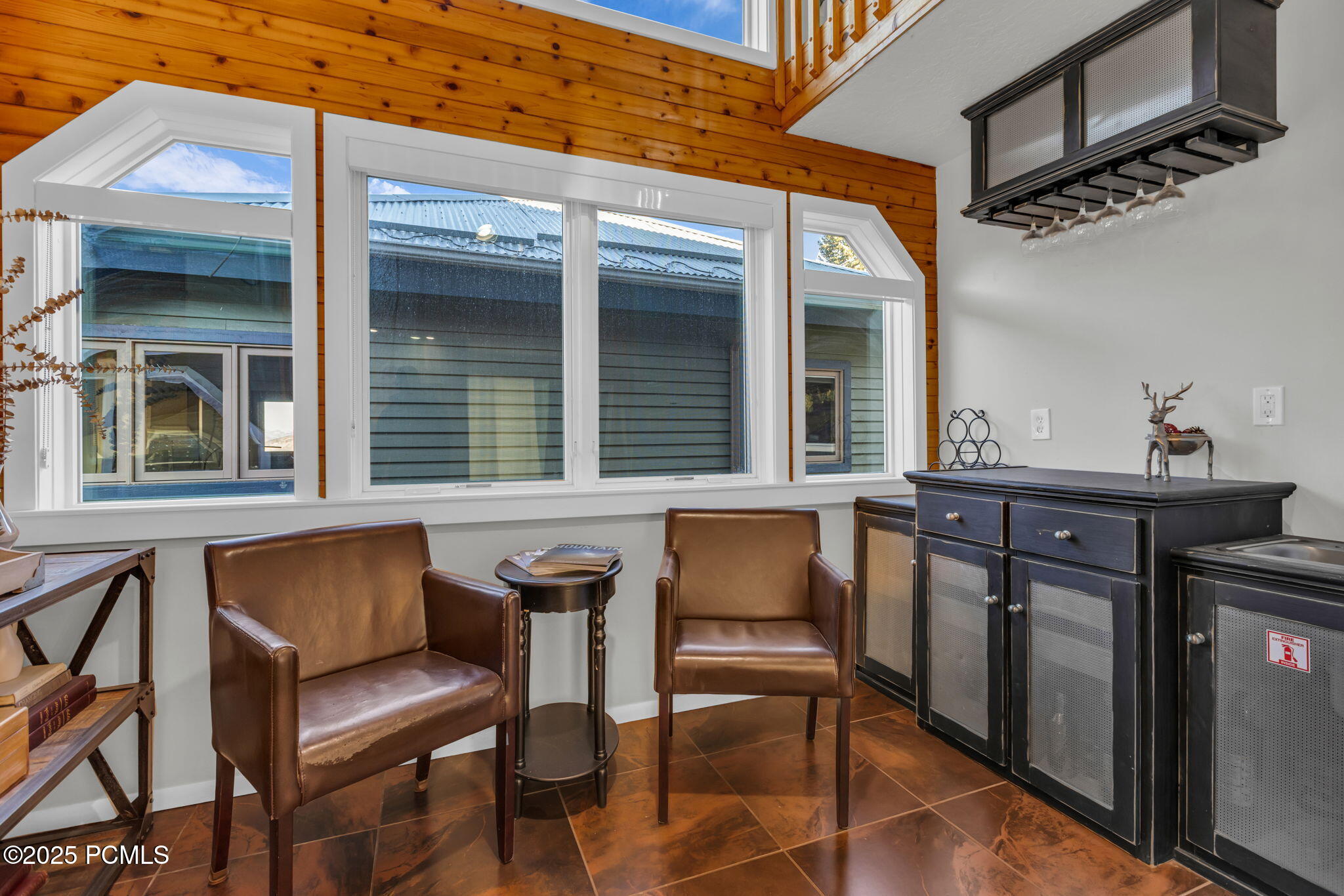 253 Ontario Avenue, 1 & 2