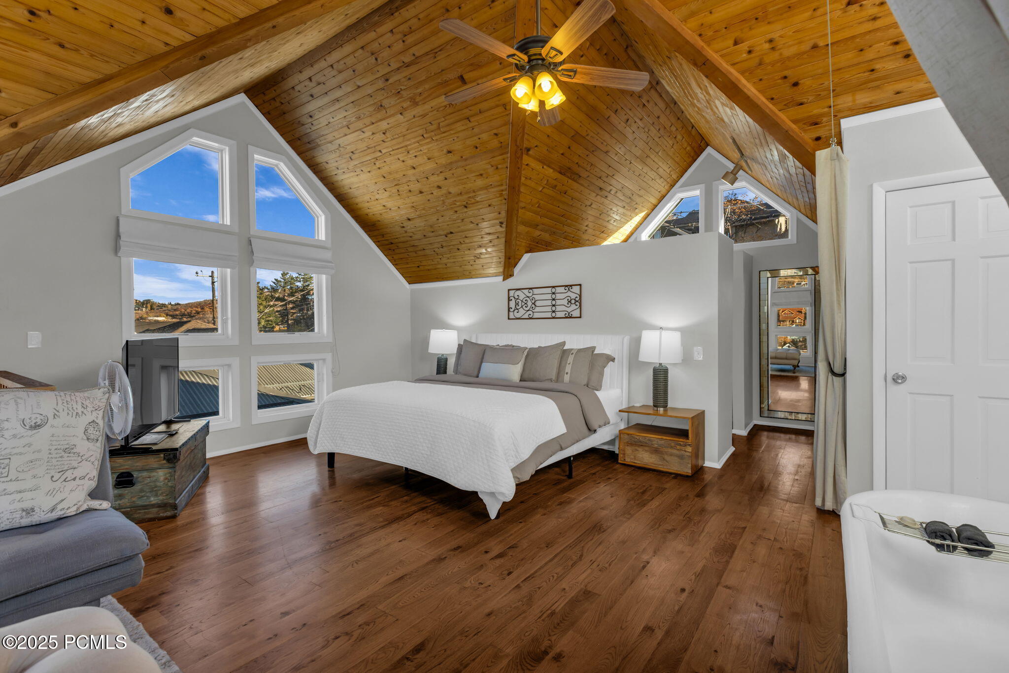 253 Ontario Avenue, 1 & 2