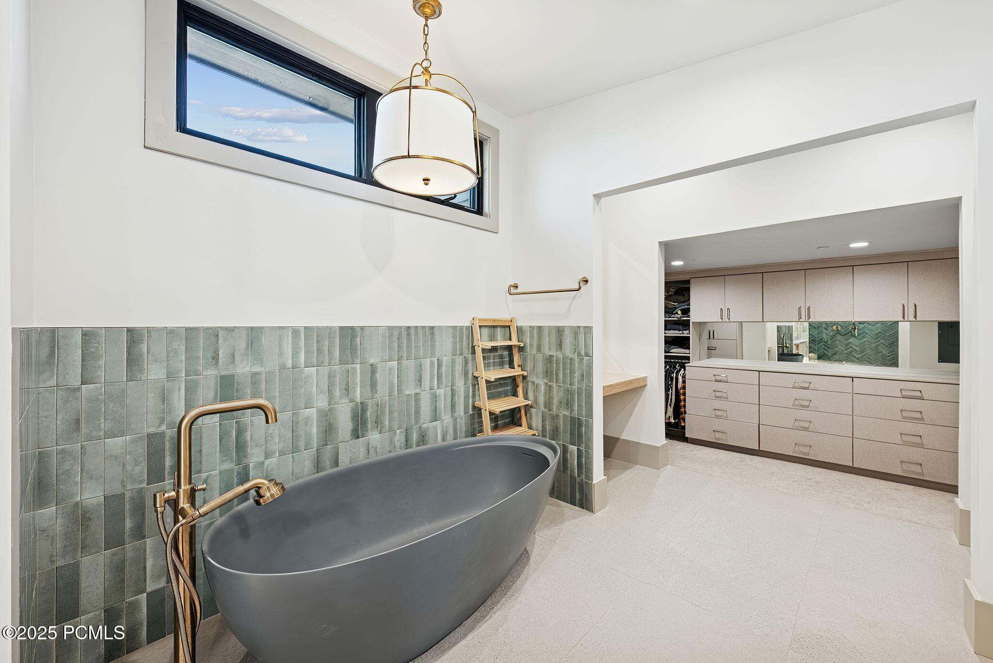 2083 Three Kings Court