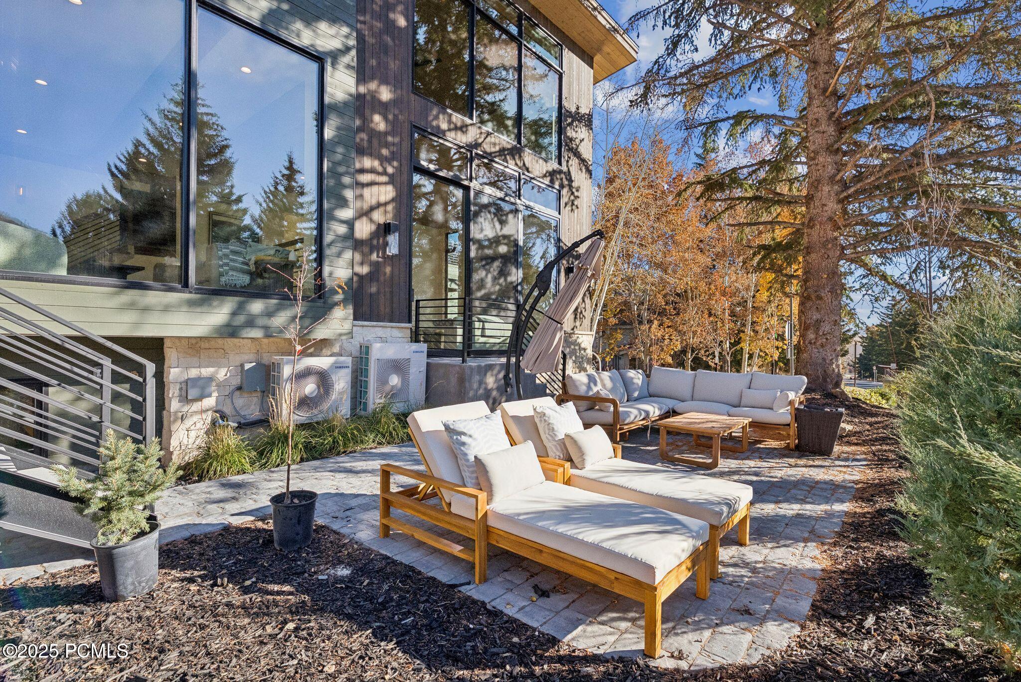 2083 Three Kings Court