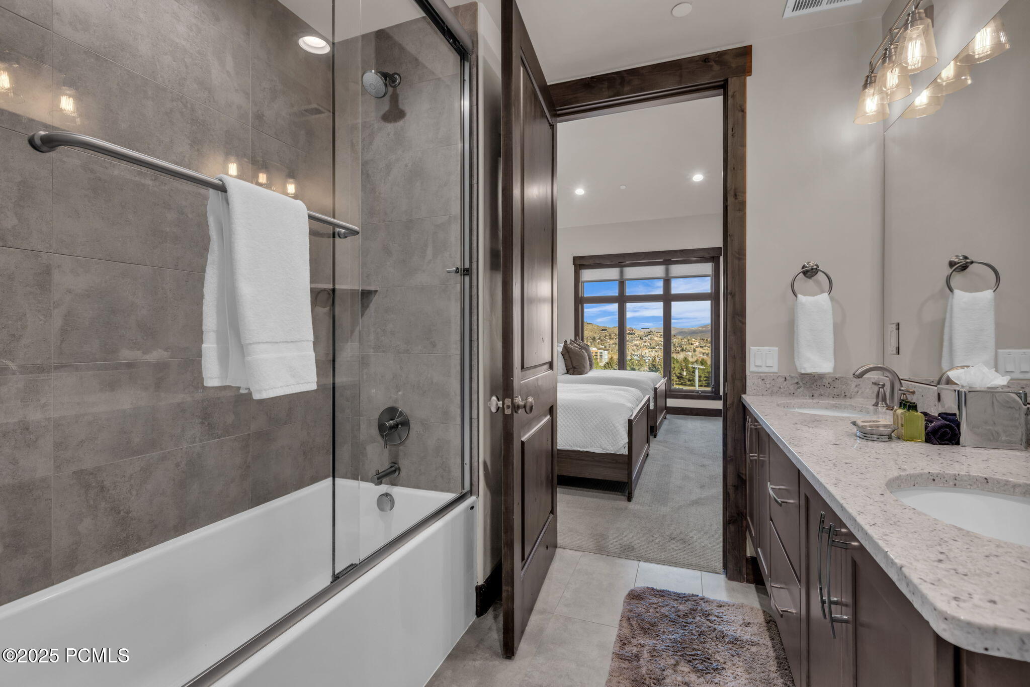 3793 Blackstone Drive, Unit 3b