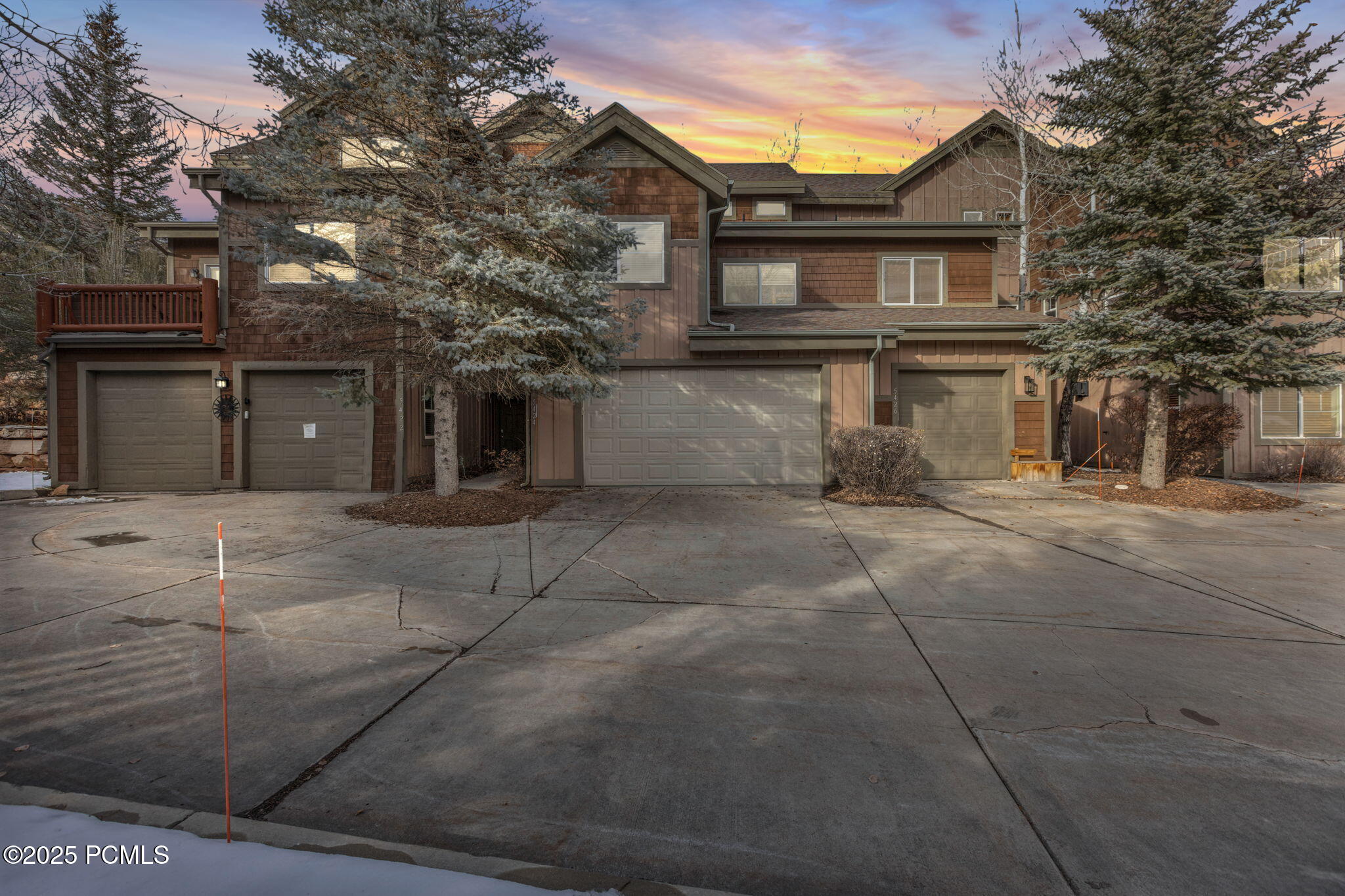 5424 Bobsled Boulevard T2