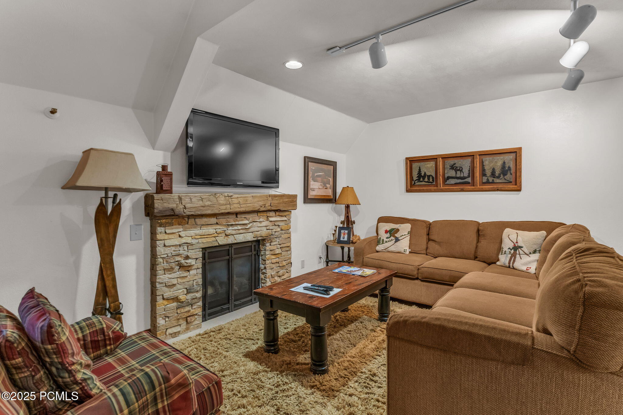 1415 Lowell Avenue B305 (350)